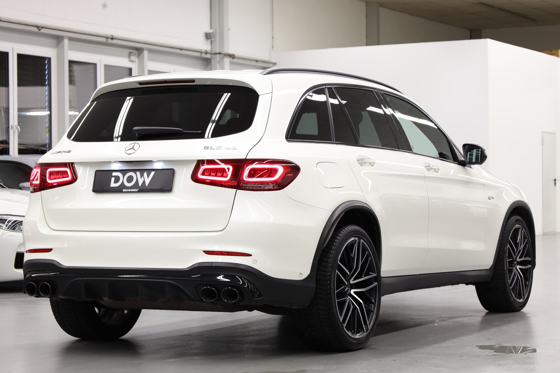 MERCEDES-BENZ GLC 43 AMG 4m-showroom-element-3
