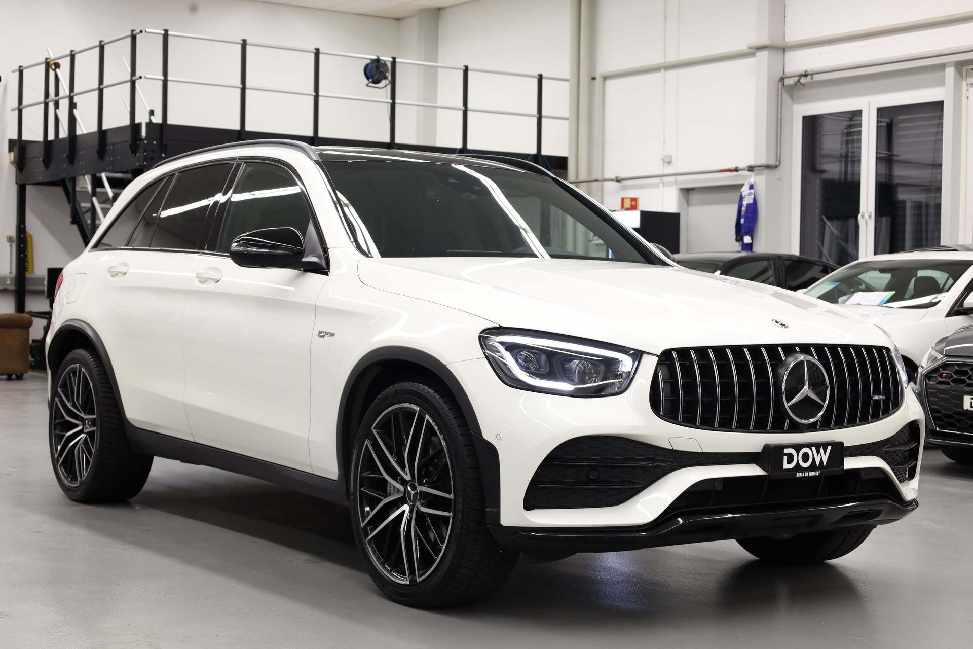 MERCEDES-BENZ GLC 43 AMG 4m-showroom-element-1