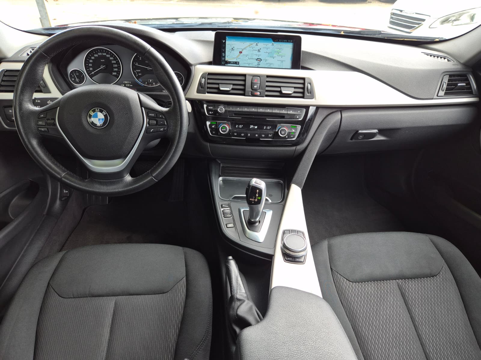 BMW 318i Touring Business Steptronic-image-11