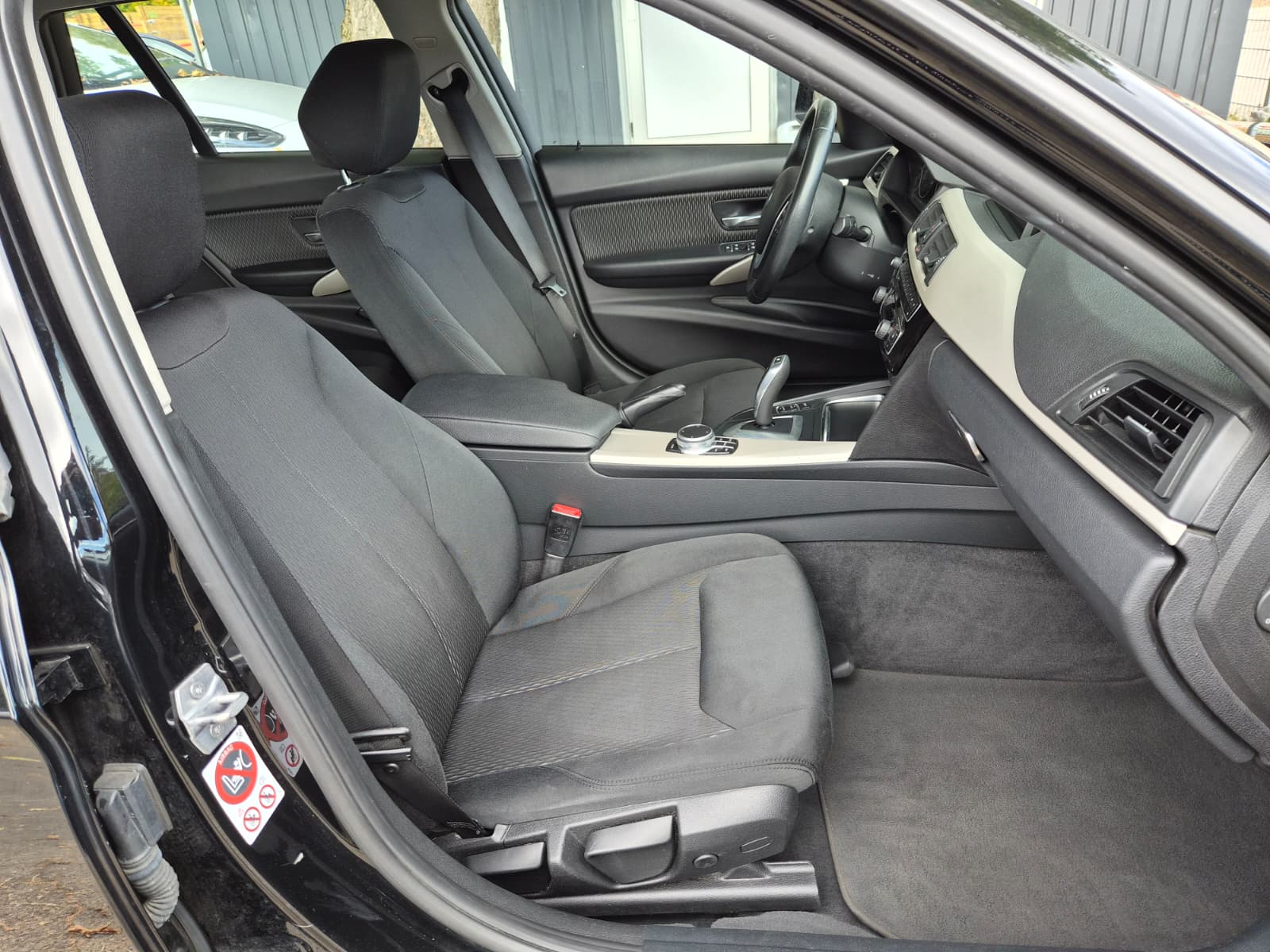 BMW 318i Touring Business Steptronic-image-10