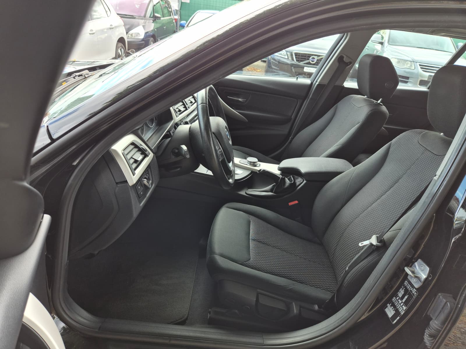 BMW 318i Touring Business Steptronic-image-7