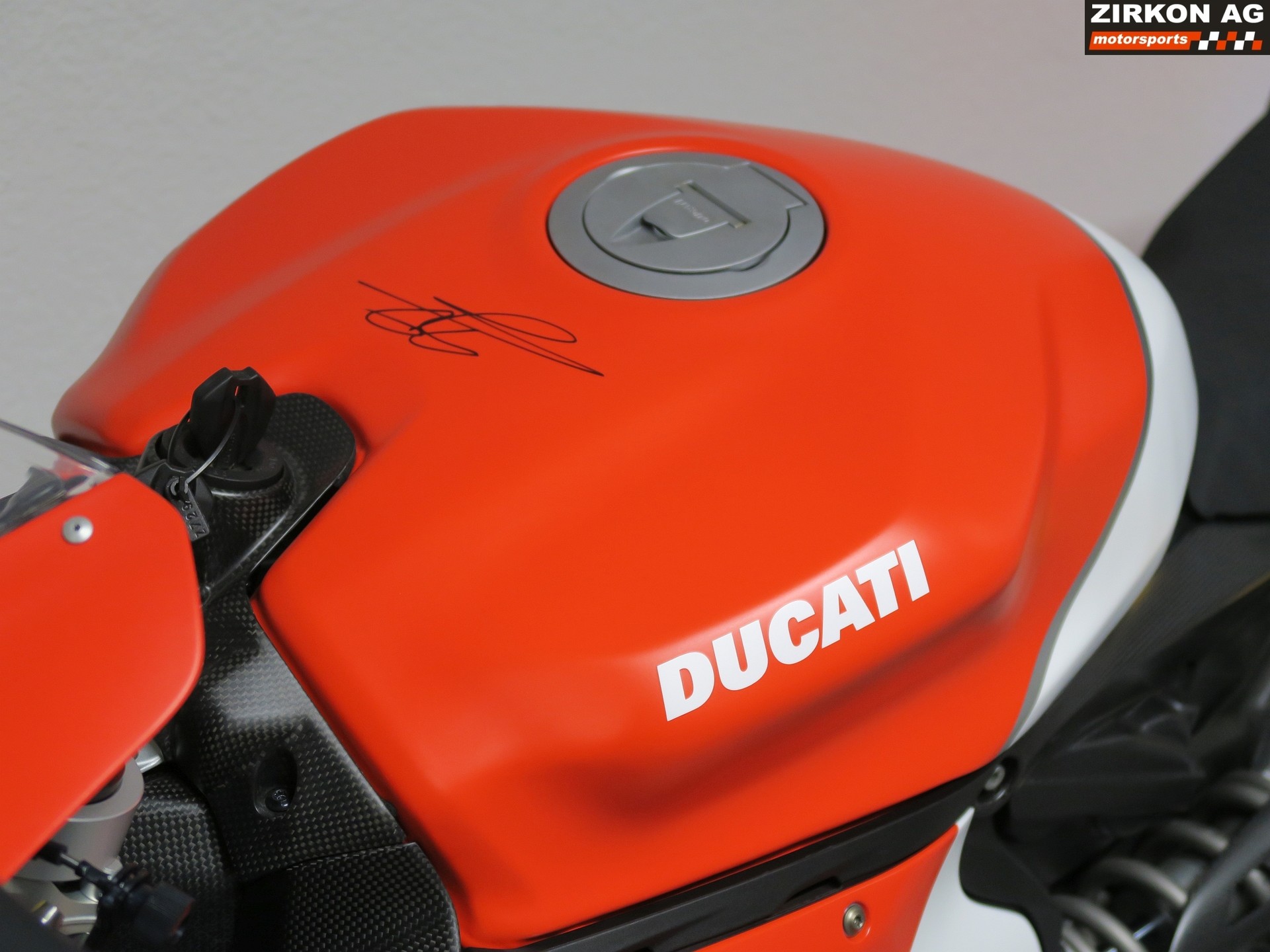 DUCATI Panigale 1299 Superleggera | signed by Jorge Lorenzo-image-11