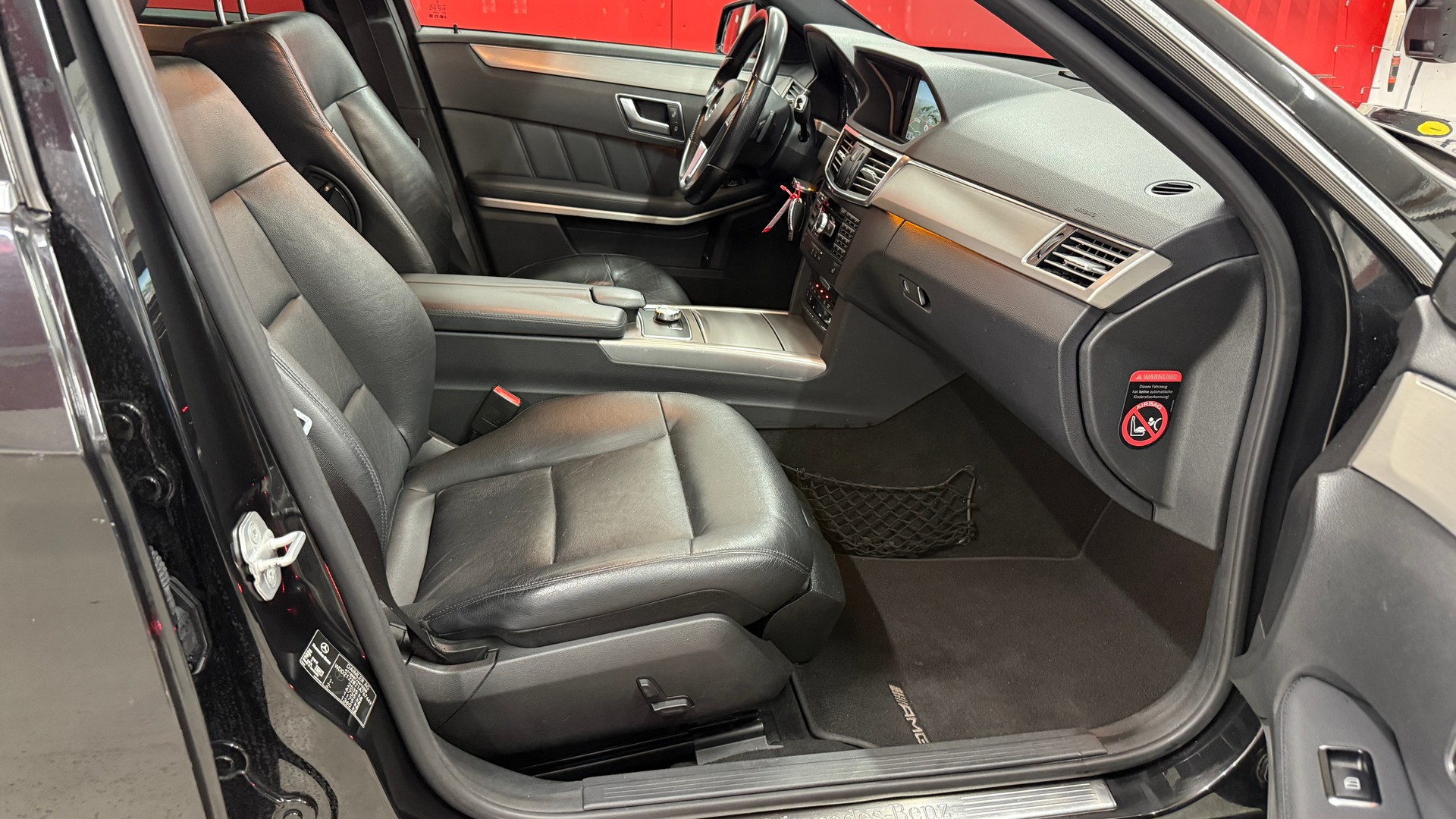 MERCEDES-BENZ E 250 CDI BlueEff. Avantgarde 4Matic HAGELSCHADEN 7G-Tronic, AMG- Line, AHK 2100kg, Pan.dach., Leder, NAVI, BT, Tel u.v.m-image-14