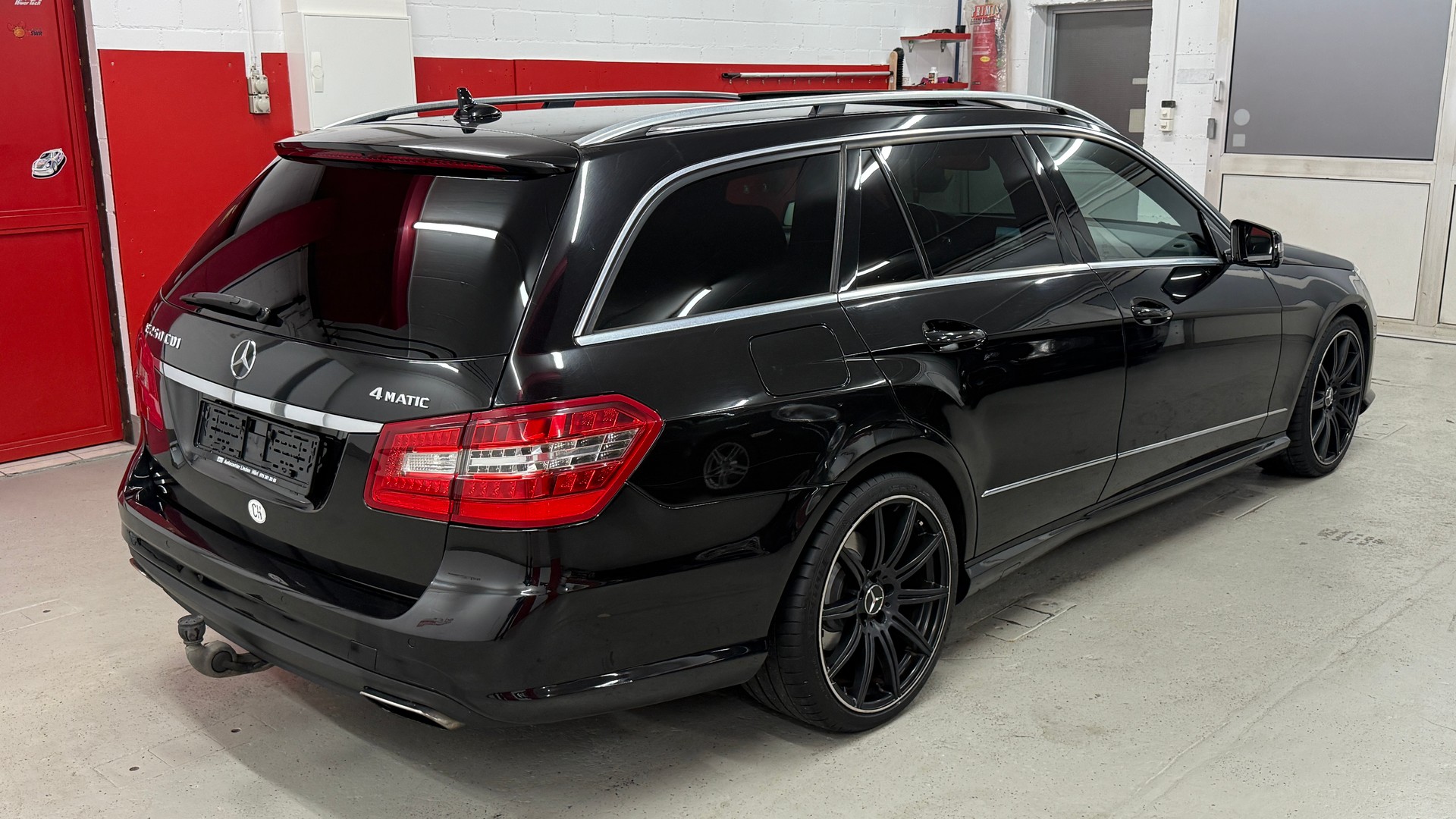 MERCEDES-BENZ E 250 CDI BlueEff. Avantgarde 4Matic HAGELSCHADEN 7G-Tronic, AMG- Line, AHK 2100kg, Pan.dach., Leder, NAVI, BT, Tel u.v.m-image-19