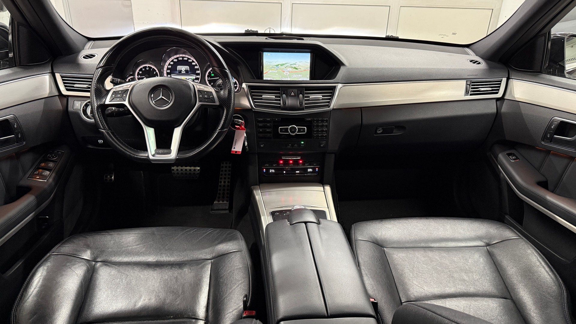 MERCEDES-BENZ E 250 CDI BlueEff. Avantgarde 4Matic HAGELSCHADEN 7G-Tronic, AMG- Line, AHK 2100kg, Pan.dach., Leder, NAVI, BT, Tel u.v.m-image-17