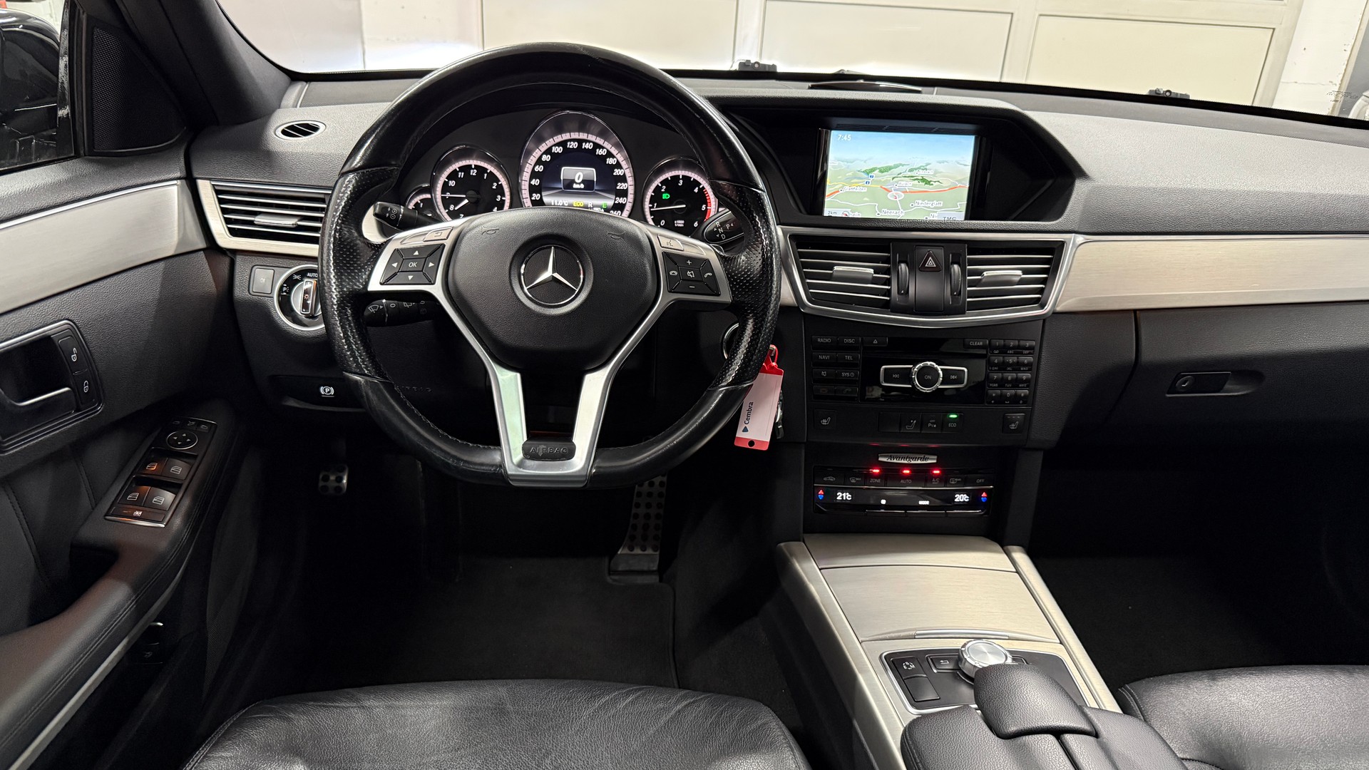 MERCEDES-BENZ E 250 CDI BlueEff. Avantgarde 4Matic HAGELSCHADEN 7G-Tronic, AMG- Line, AHK 2100kg, Pan.dach., Leder, NAVI, BT, Tel u.v.m-image-18