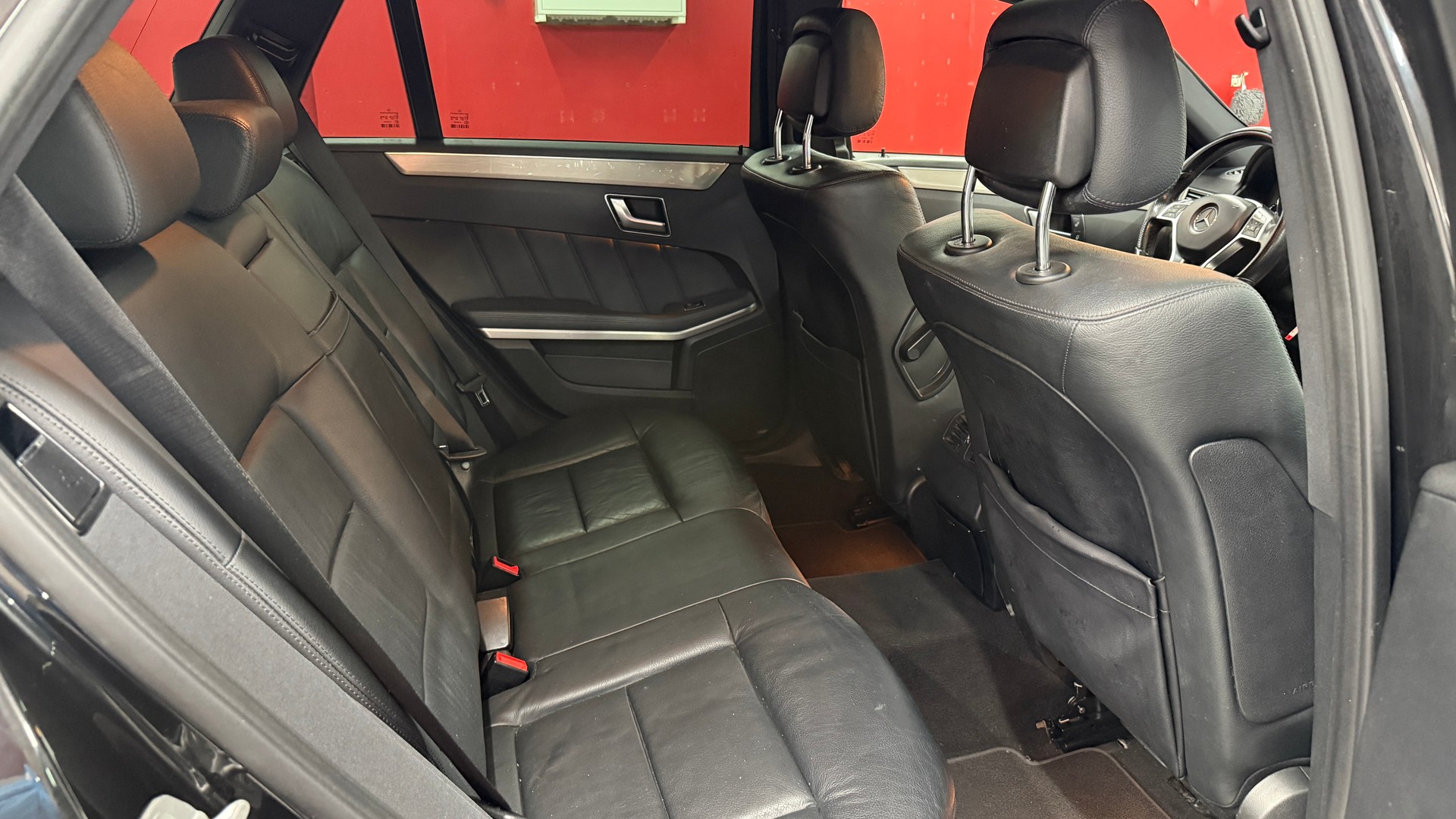 MERCEDES-BENZ E 250 CDI BlueEff. Avantgarde 4Matic HAGELSCHADEN 7G-Tronic, AMG- Line, AHK 2100kg, Pan.dach., Leder, NAVI, BT, Tel u.v.m-image-13