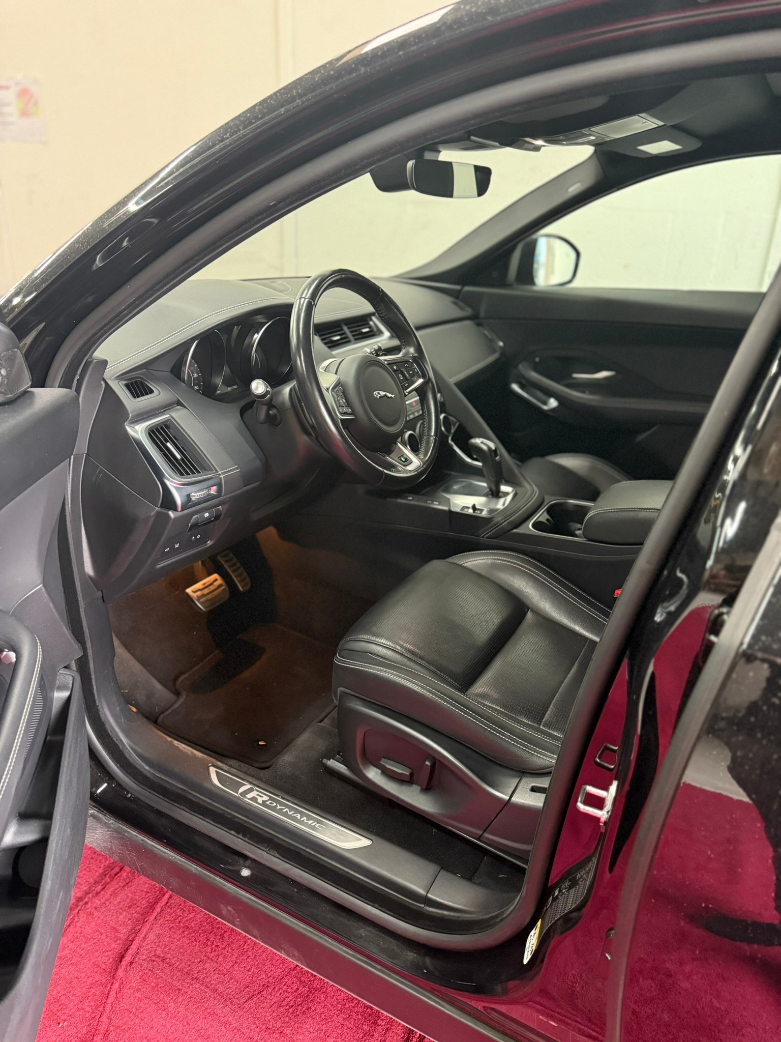 JAGUAR E-Pace 2.0d D180 R-Dynamic S AWD Automatik-image-8