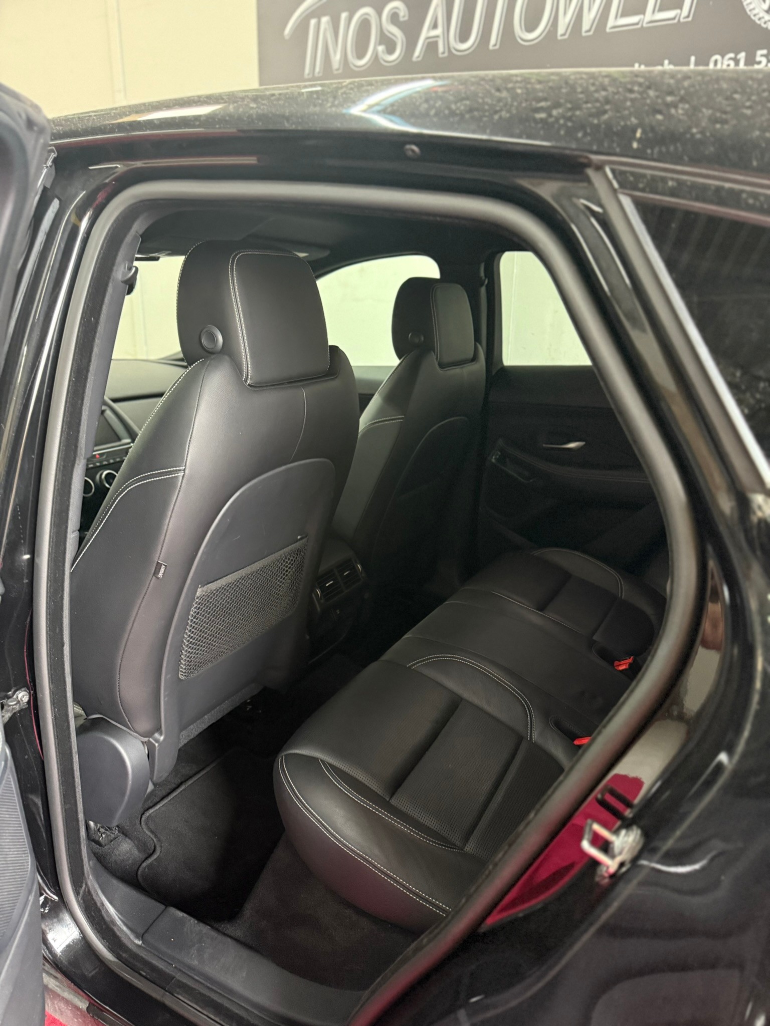 JAGUAR E-Pace 2.0d D180 R-Dynamic S AWD Automatik-image-12