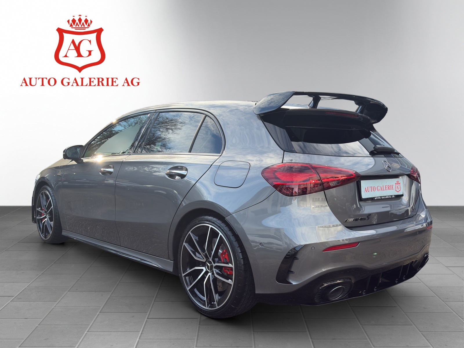 MERCEDES-BENZ A AMG 35 4Matic 8G-DCT-showroom-element-2