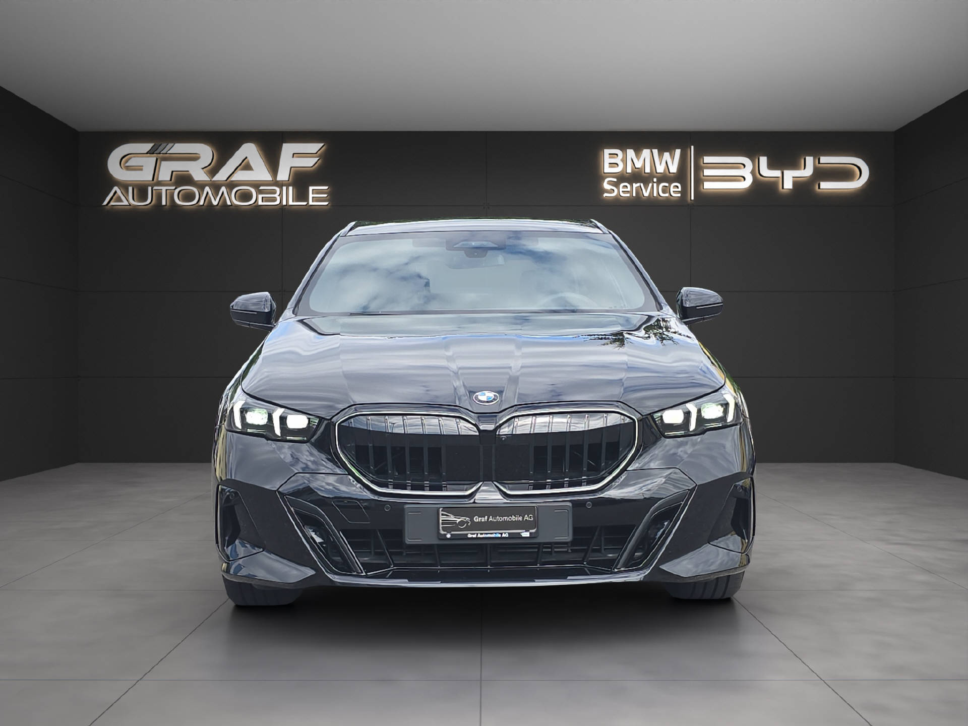 BMW 520d xDrive Touring M Sport PRO ** Leasingaktion 2,88%// 5 Jahre GARANTIE // 2'000 kg Anhängelast **-showroom-element-1
