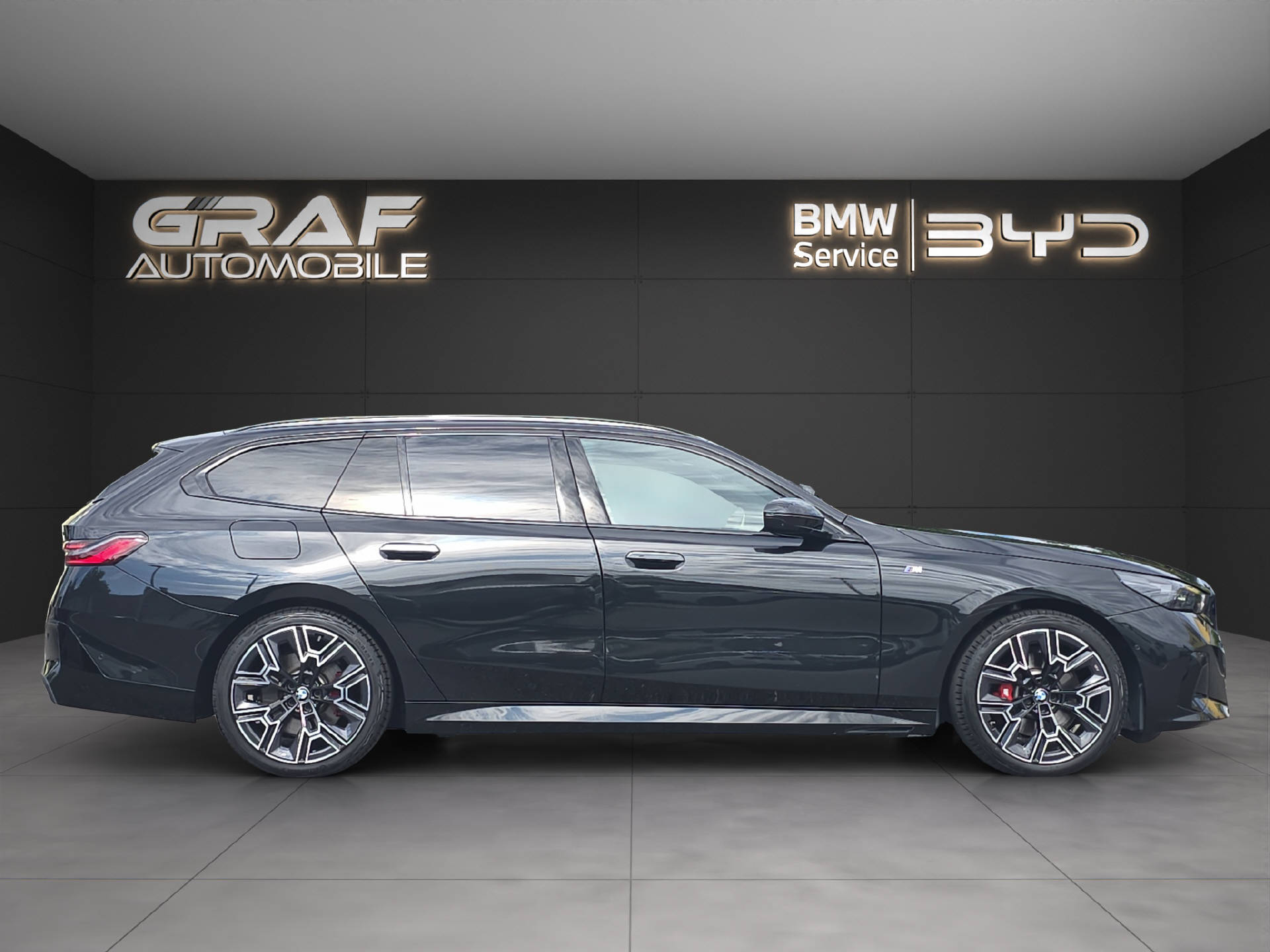 BMW 520d xDrive Touring M Sport PRO ** Leasingaktion 2,88%// 5 Jahre GARANTIE // 2'000 kg Anhängelast **-showroom-element-3