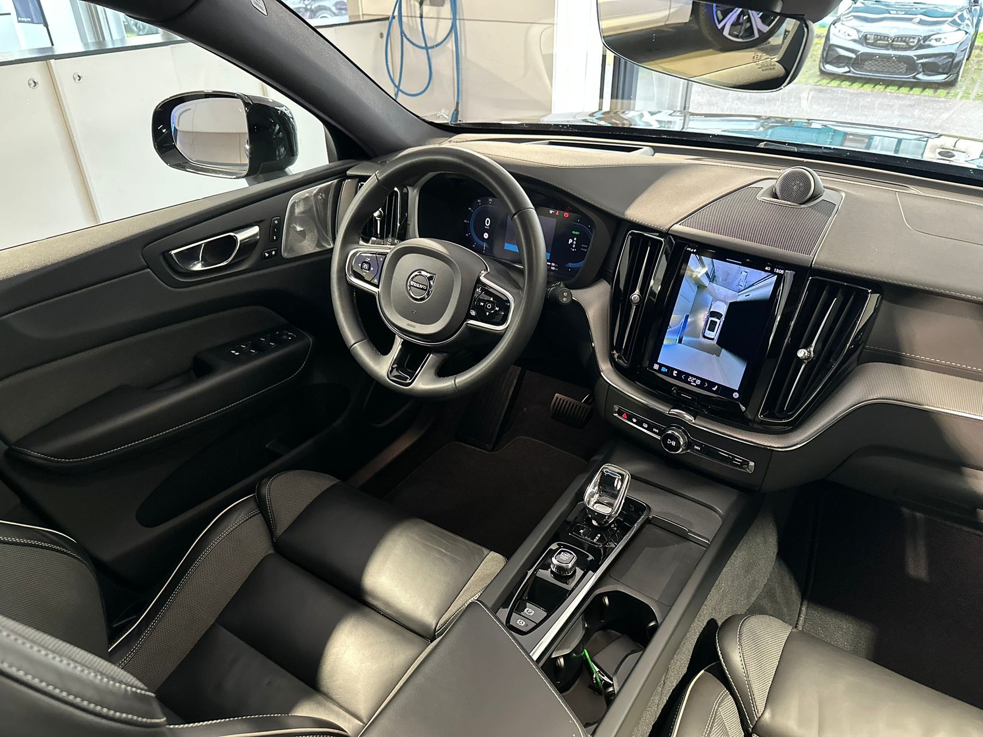VOLVO XC60 T8 eAWD Ultimate Dark-image-7