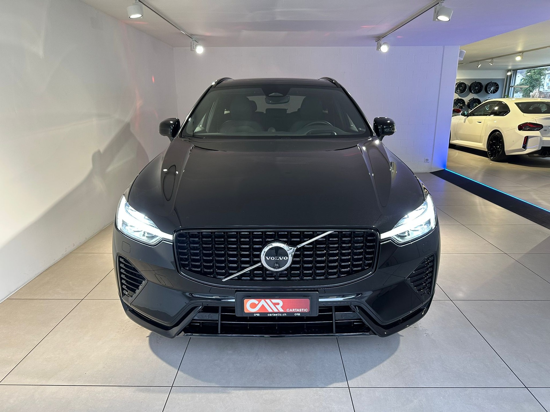 VOLVO XC60 T8 eAWD Ultimate Dark-showroom-element-1