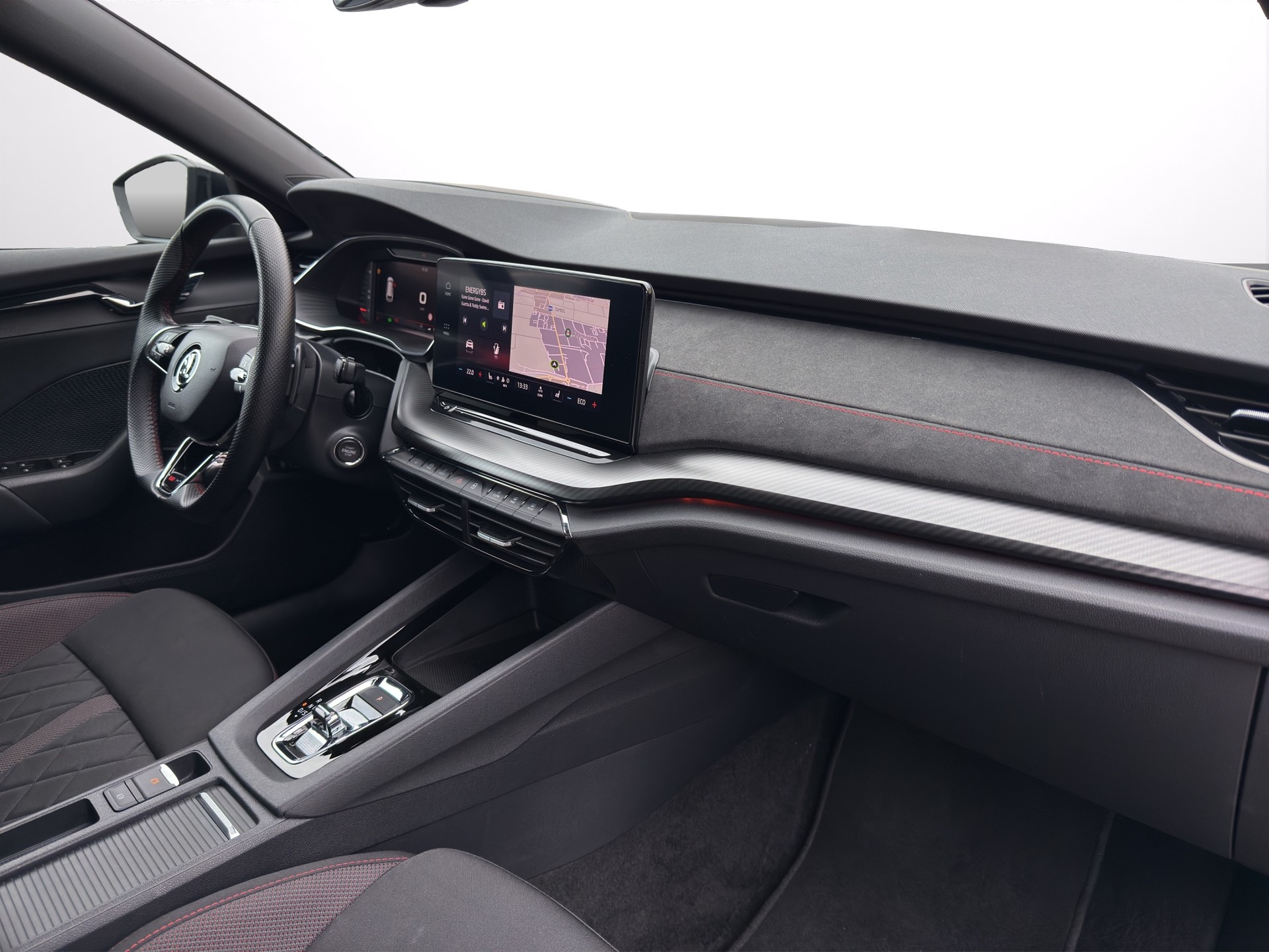 SKODA Octavia Combi 1.4 TSI PHEV DSG RS-image-13
