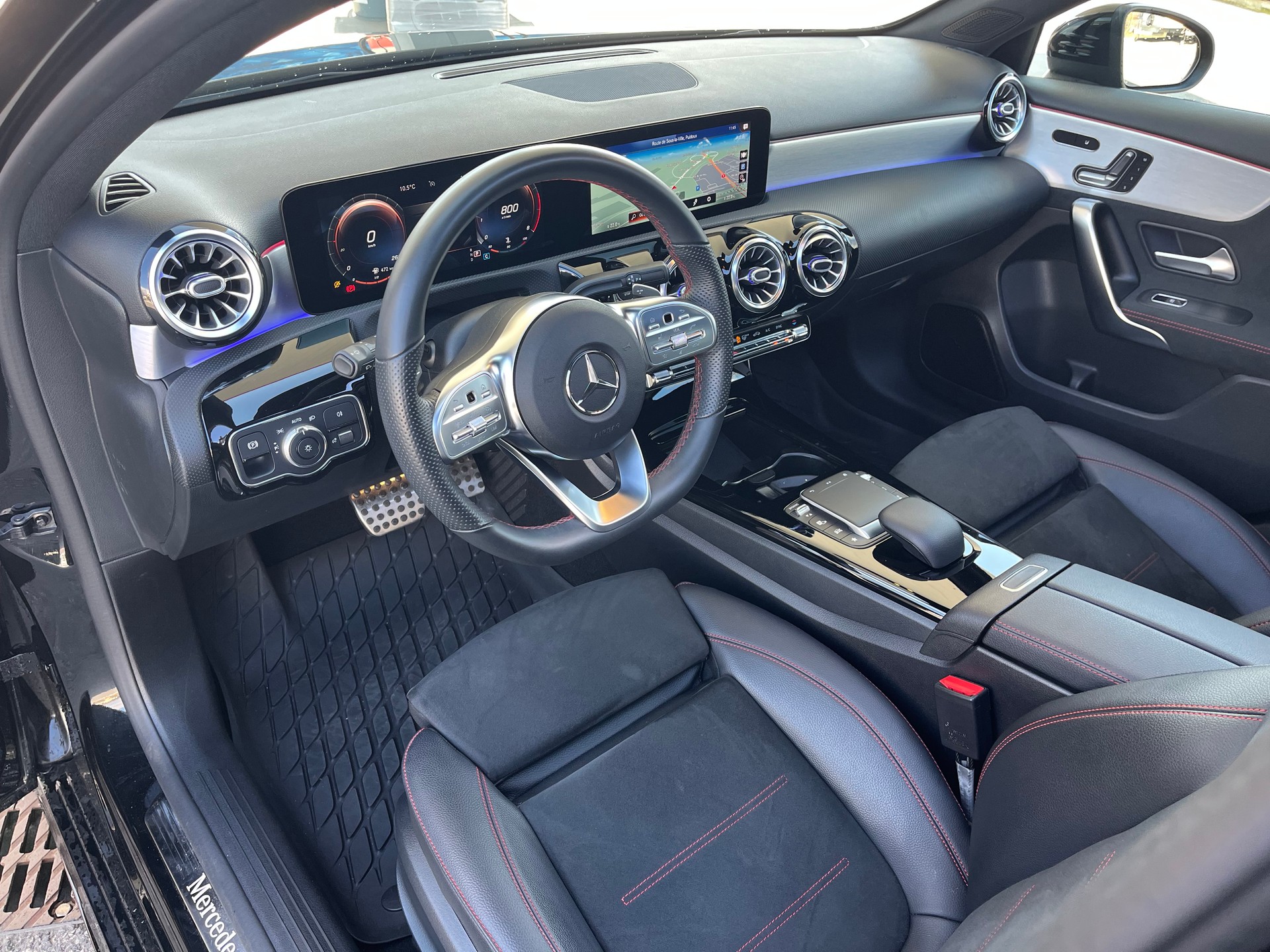 MERCEDES-BENZ A 200 AMG Line 7G-DCT-image-8