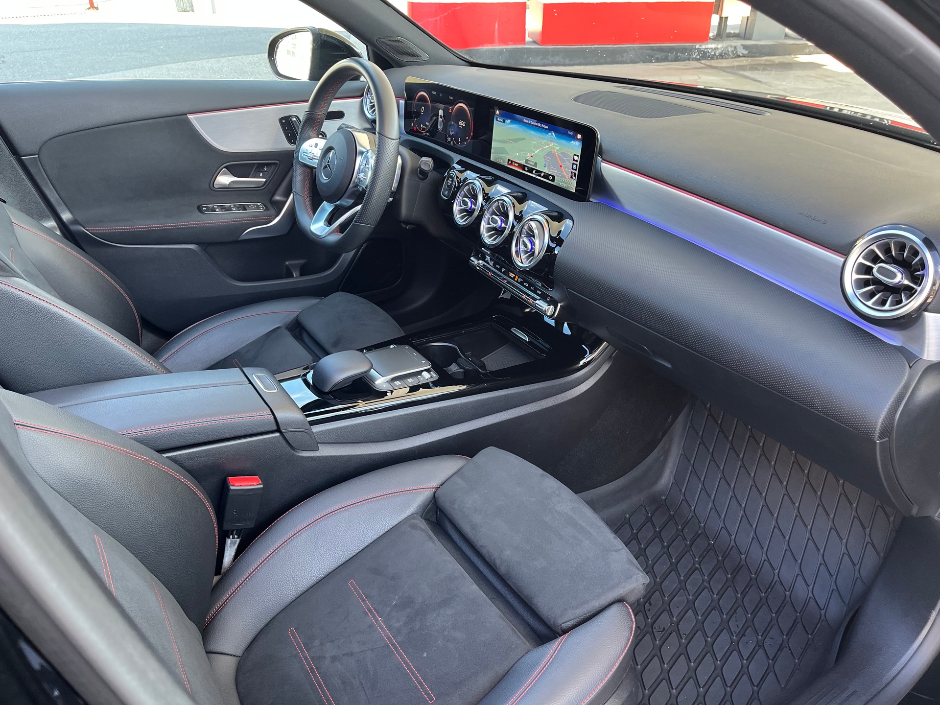 MERCEDES-BENZ A 200 AMG Line 7G-DCT-image-10