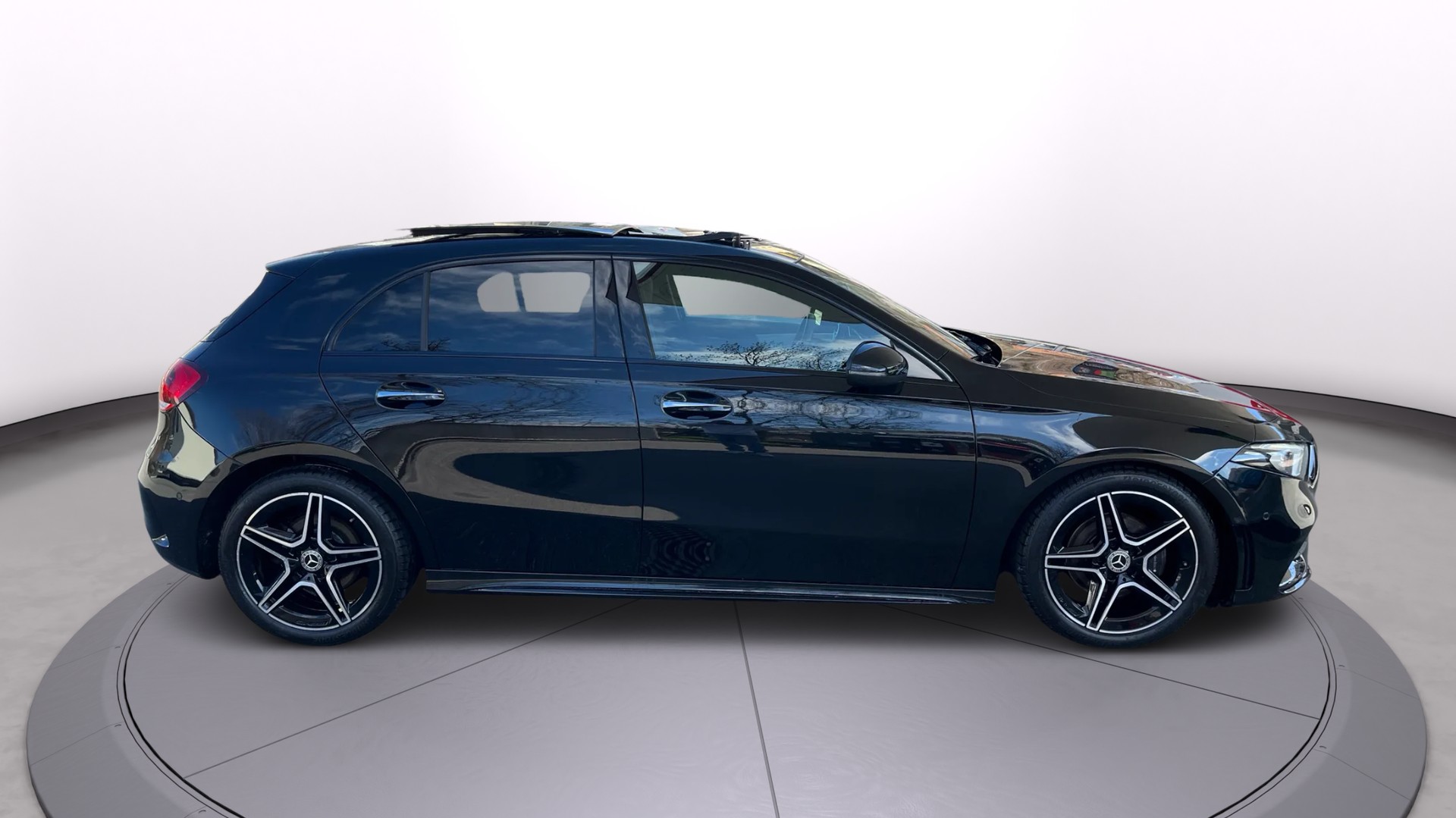 MERCEDES-BENZ A 200 AMG Line 7G-DCT-image-1