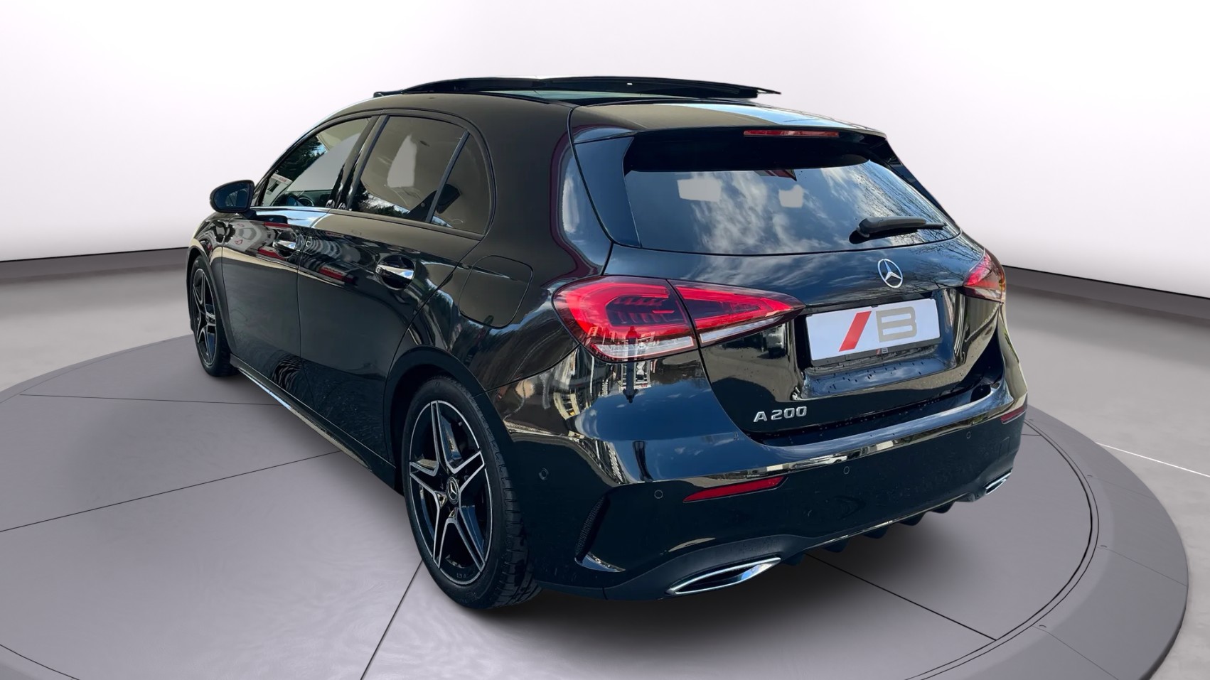 MERCEDES-BENZ A 200 AMG Line 7G-DCT-image-4