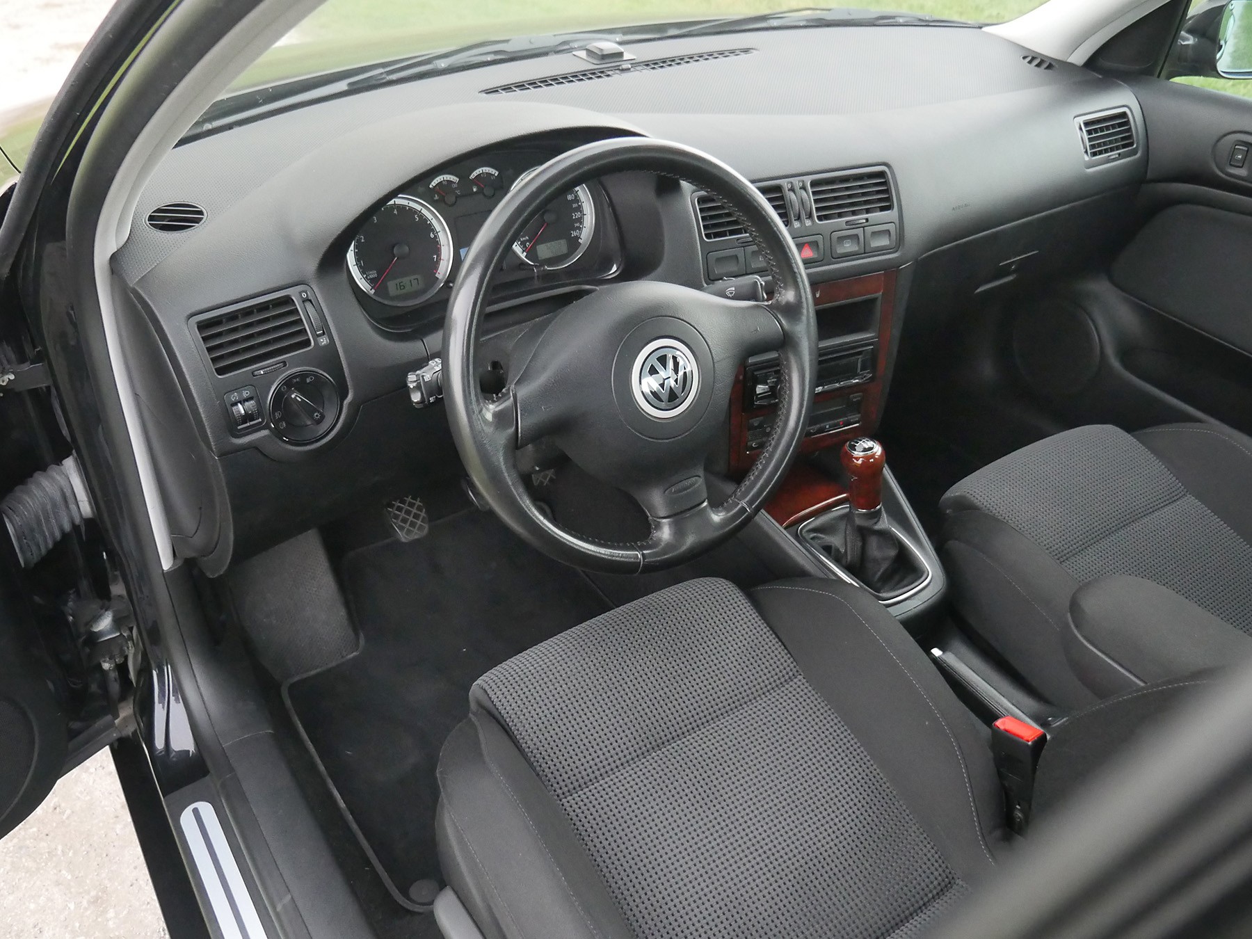 VW Bora 1.8 Turbo Highline-image-9