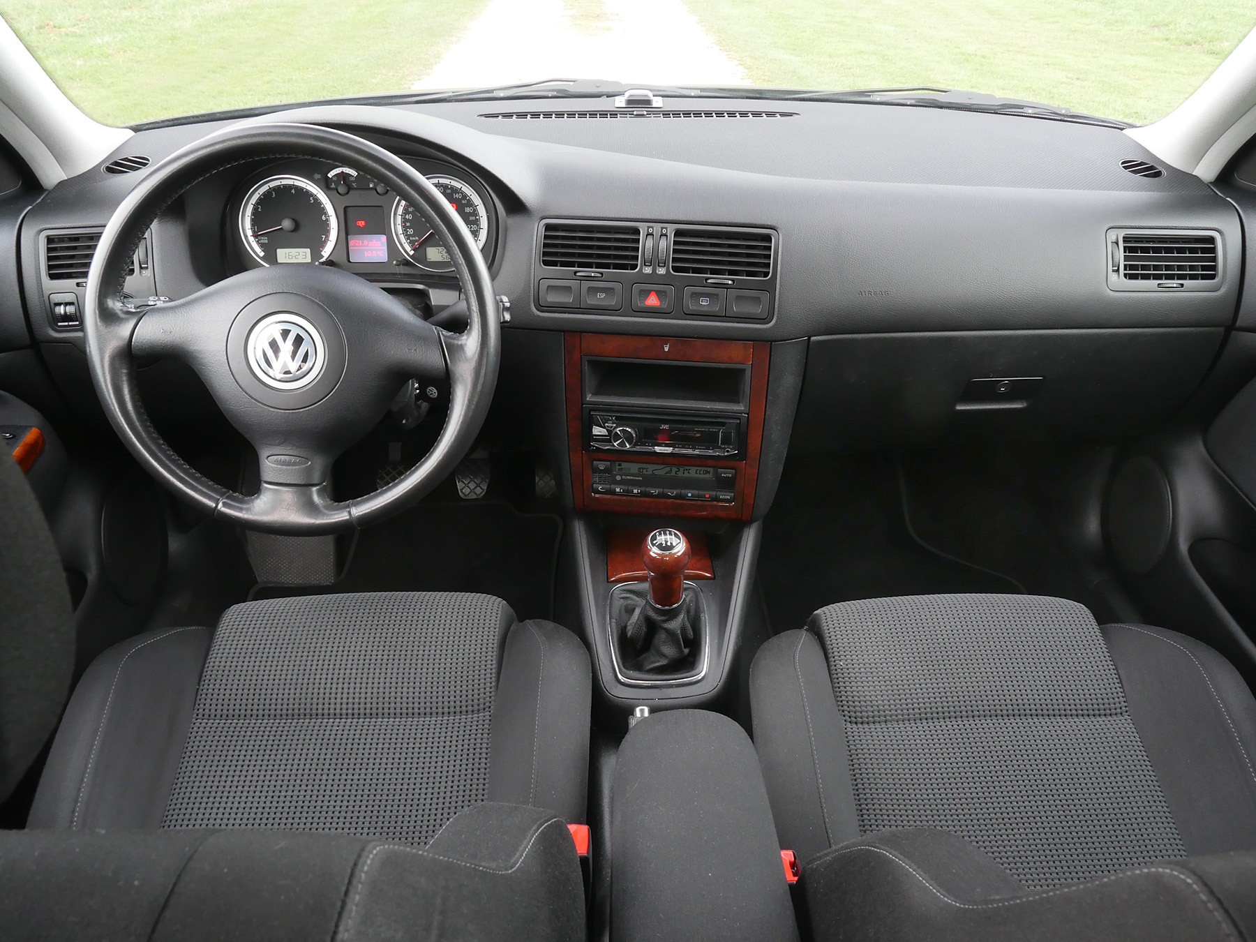 VW Bora 1.8 Turbo Highline-image-12
