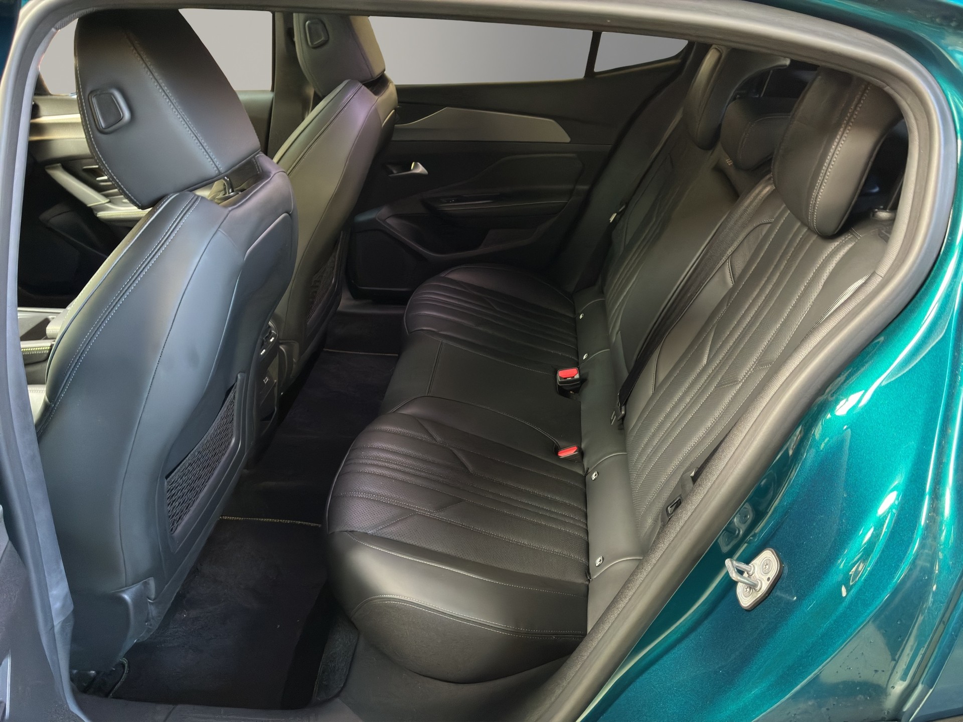 PEUGEOT 408 1.6 PHEV 225 GT-image-10