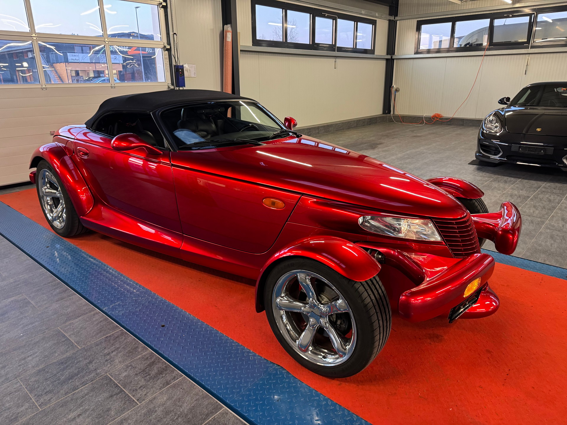 PLYMOUTH Prowler Red Dream-showroom-element-2