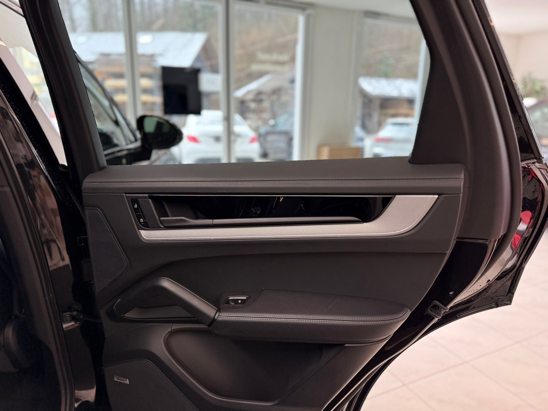 PORSCHE Cayenne 3.0 V6-image-10