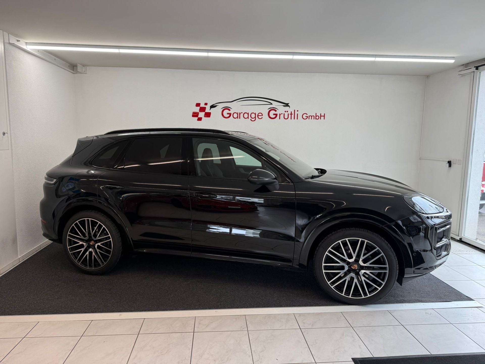 PORSCHE Cayenne 3.0 V6-showroom-element-1