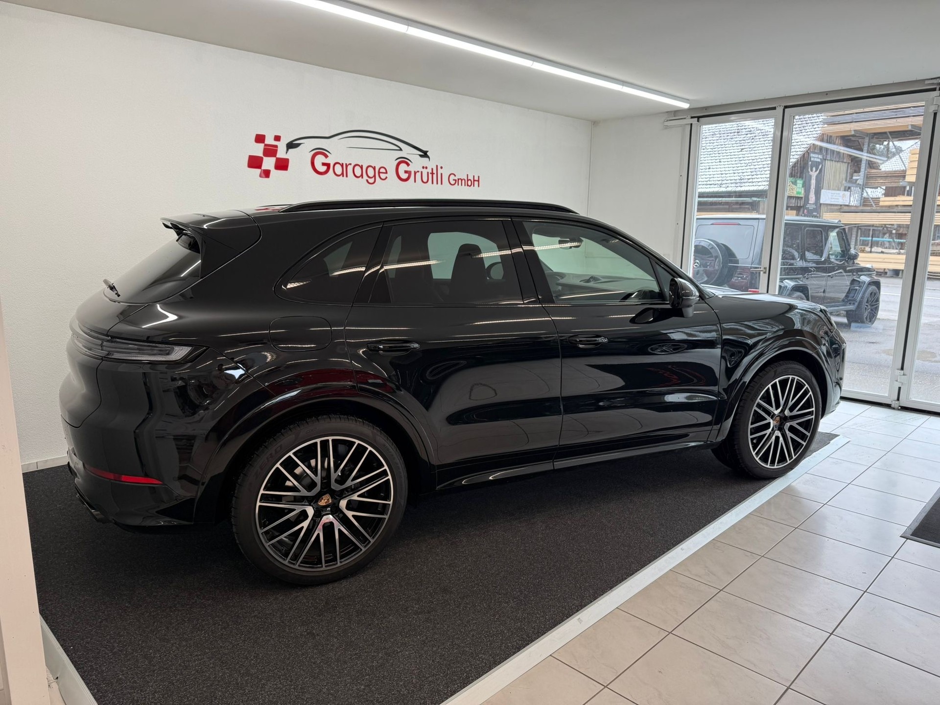 PORSCHE Cayenne 3.0 V6-showroom-element-2
