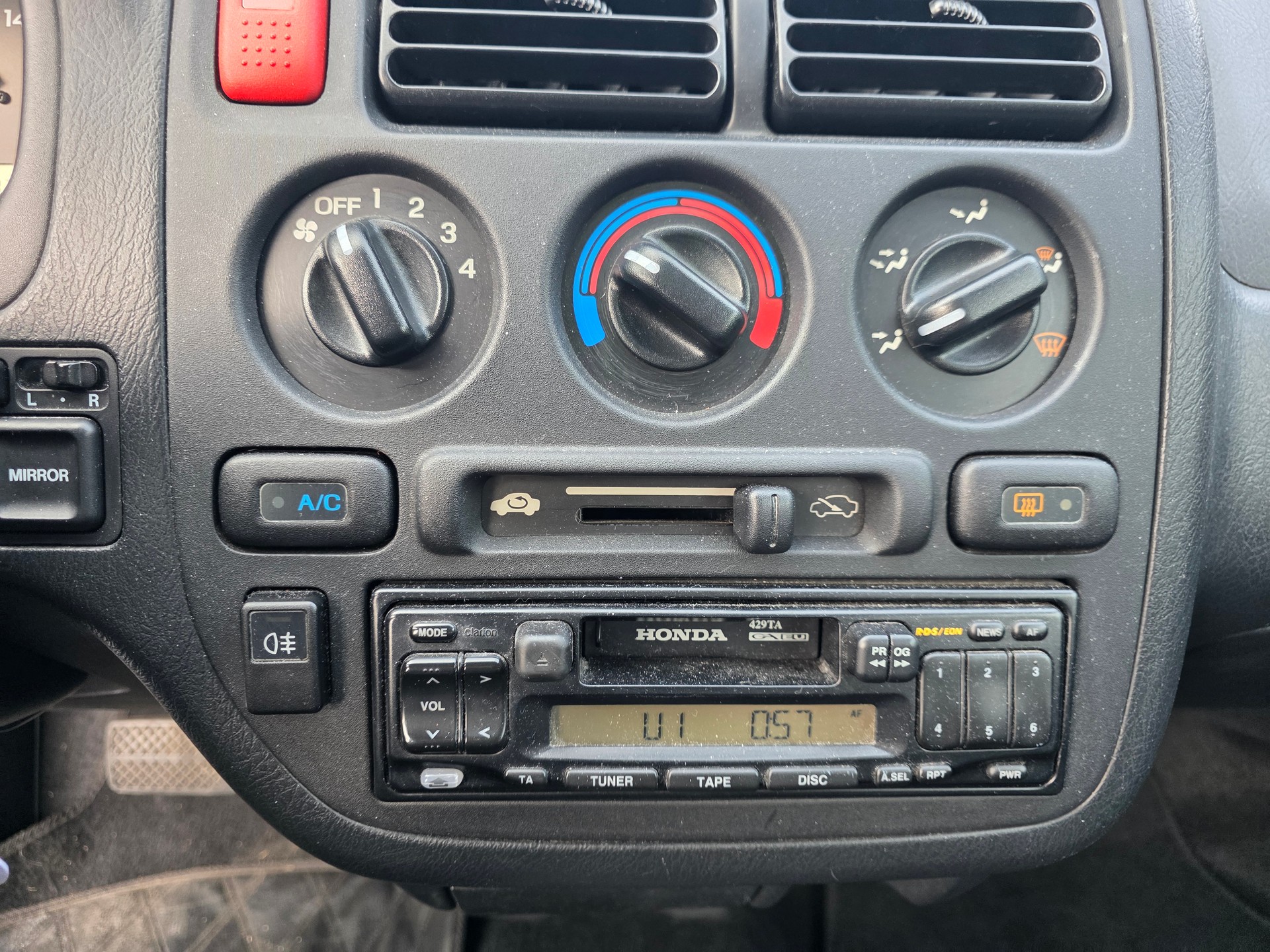 HONDA Logo 1.3i LS-image-9