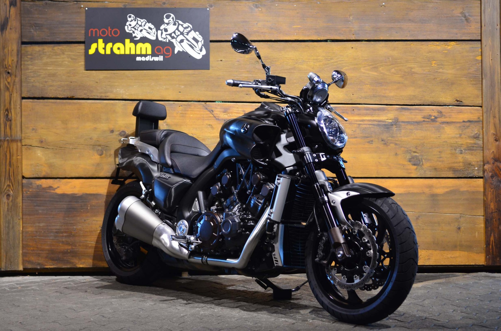 YAMAHA V-MAX 1700 ABS-image-0