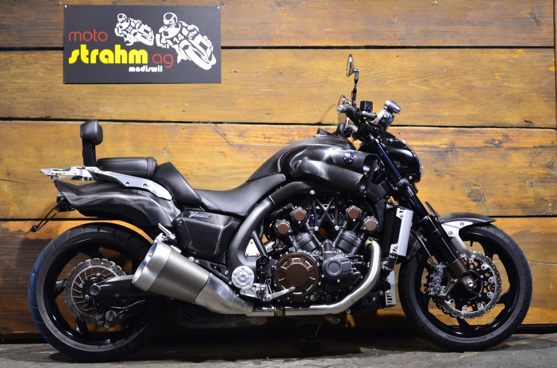 YAMAHA V-MAX 1700 ABS-image-1