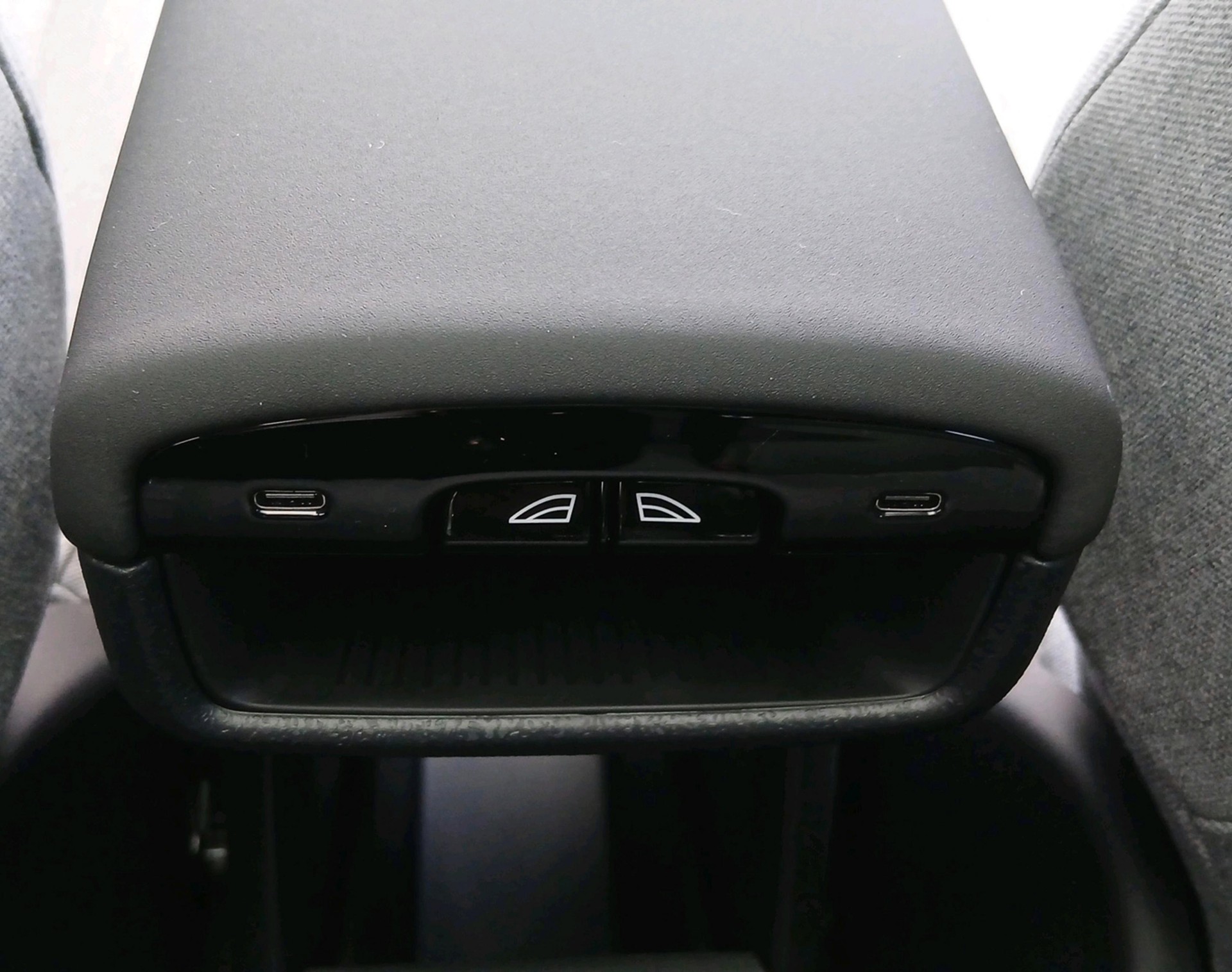 VOLVO EX 30 E60 Twin Ultra Performanc-image-13