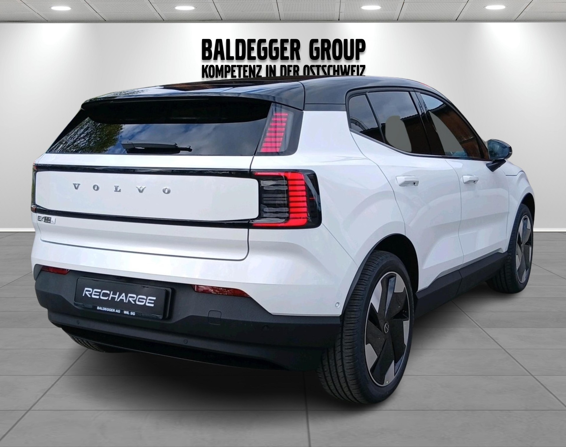 VOLVO EX 30 E60 Twin Ultra Performanc-showroom-element-1