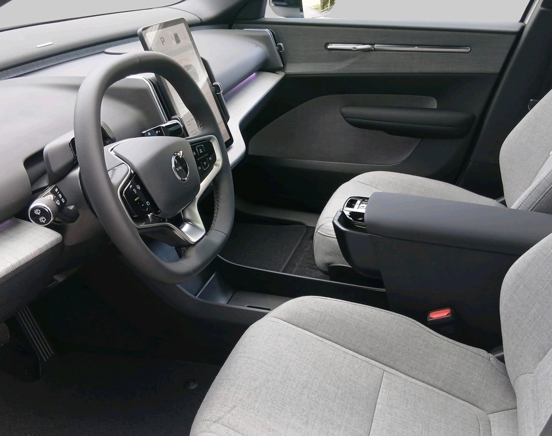 VOLVO EX 30 E60 Twin Ultra Performanc-showroom-element-2