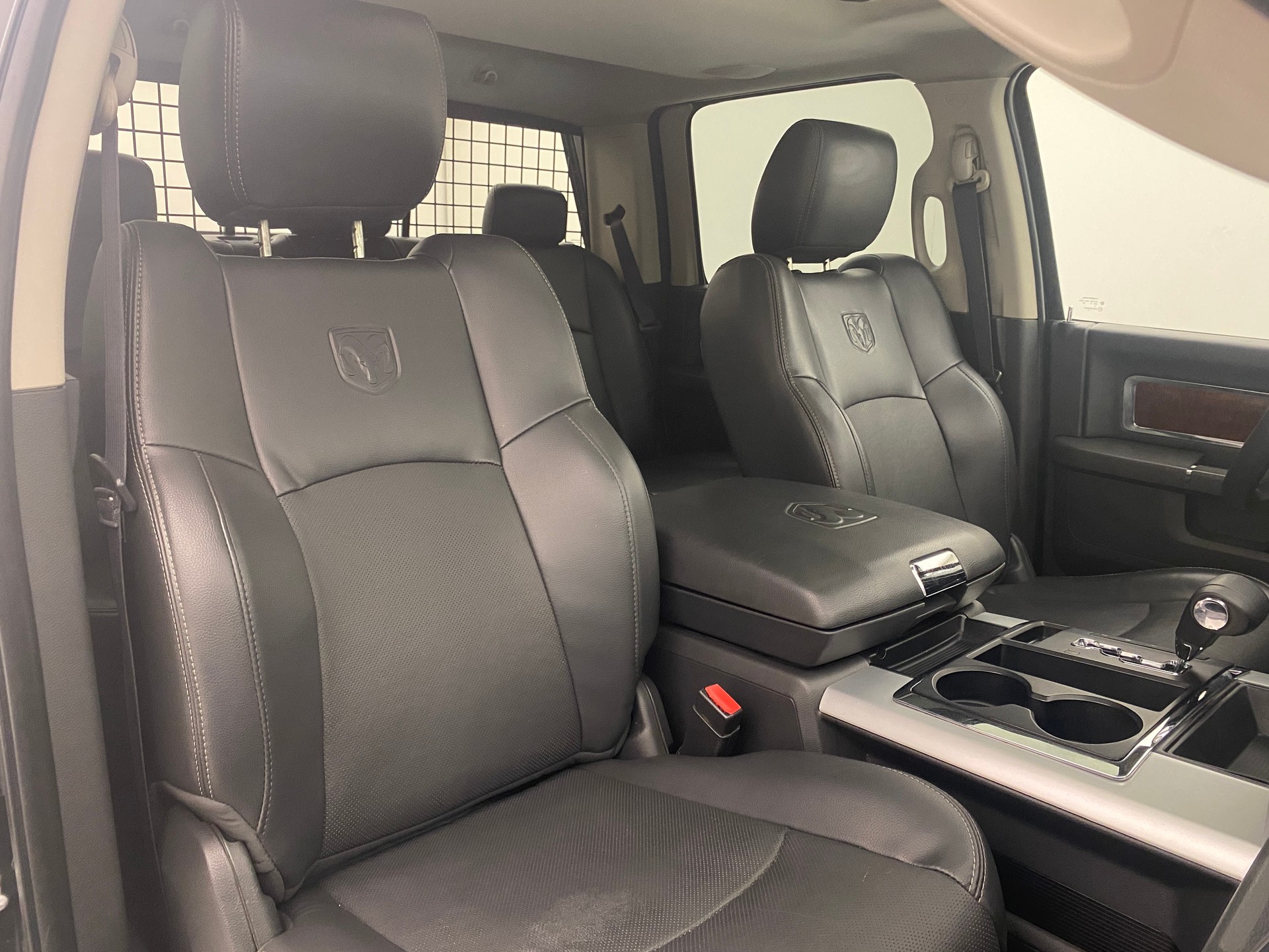 DODGE Ram 1500 5.7 Laramie Crew Cab-image-10