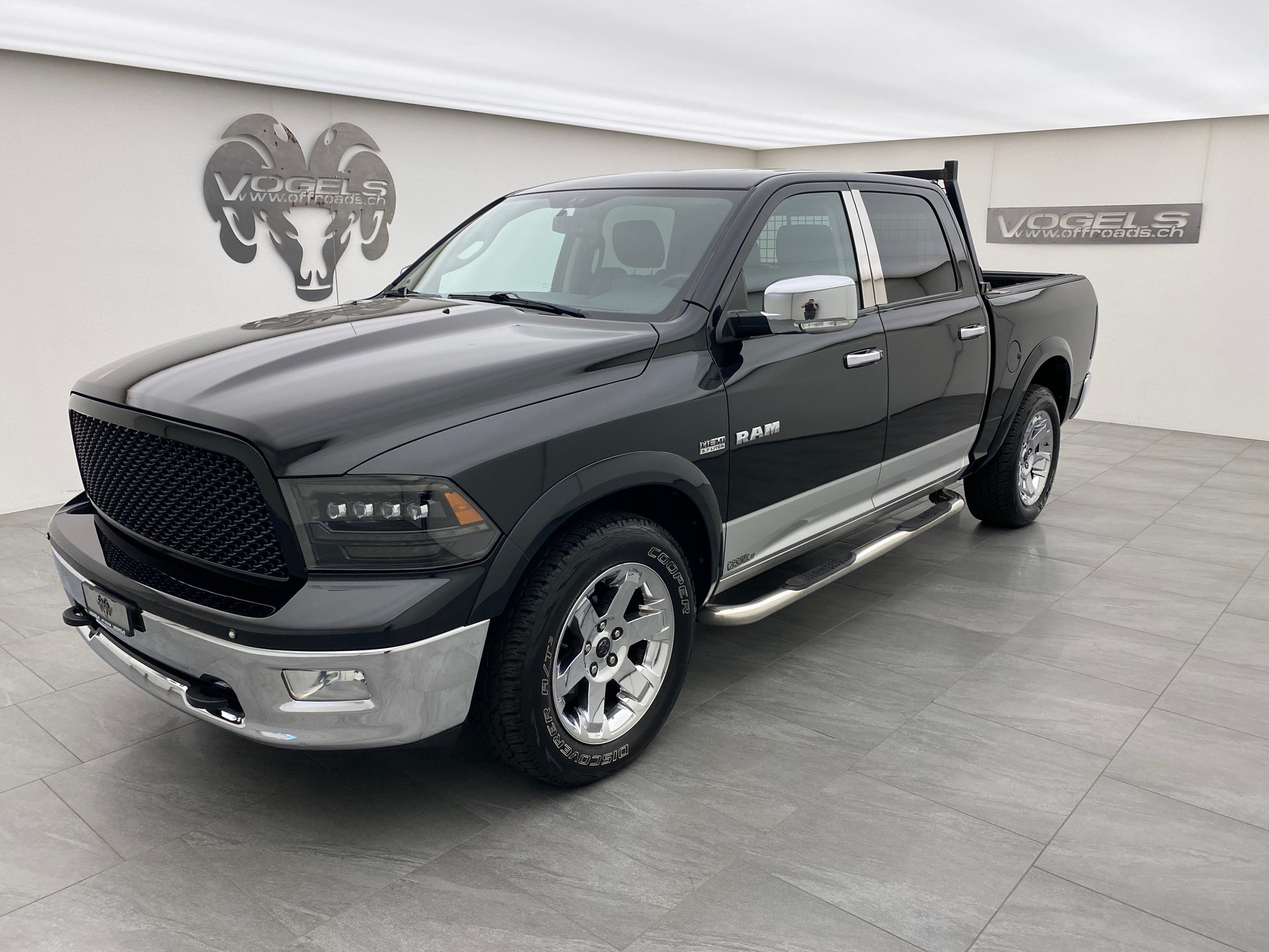 DODGE Ram 1500 5.7 Laramie Crew Cab-image-0