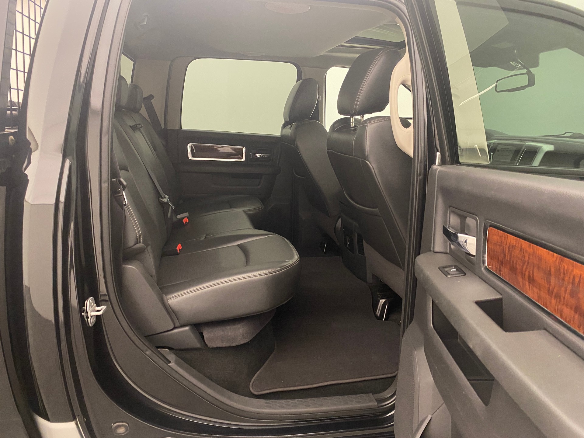 DODGE Ram 1500 5.7 Laramie Crew Cab-image-12