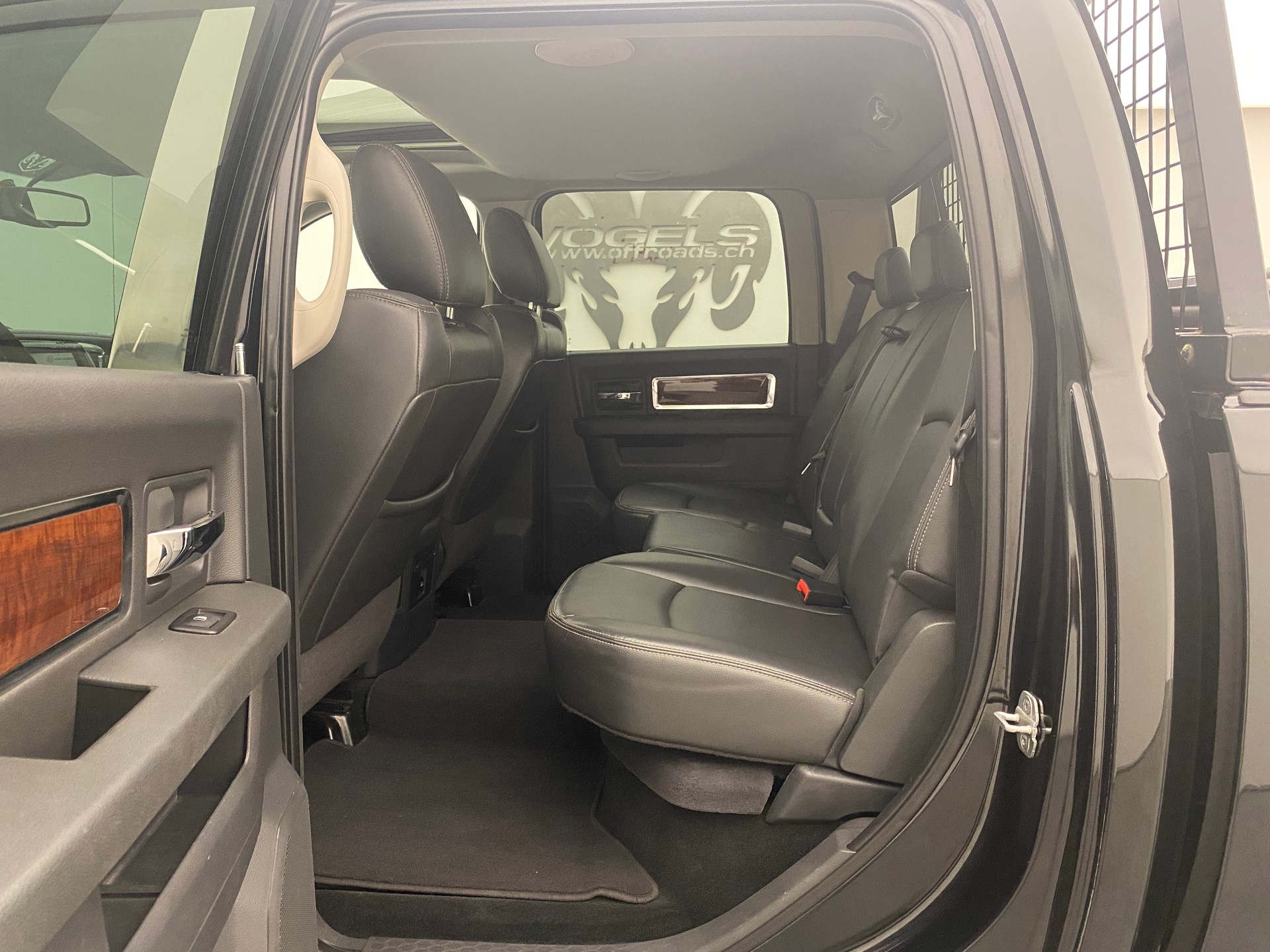 DODGE Ram 1500 5.7 Laramie Crew Cab-image-14