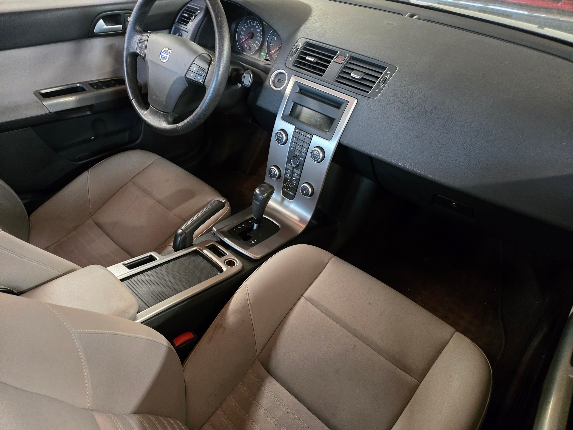 VOLVO S40 2.4 Momentum Geartronic-image-4