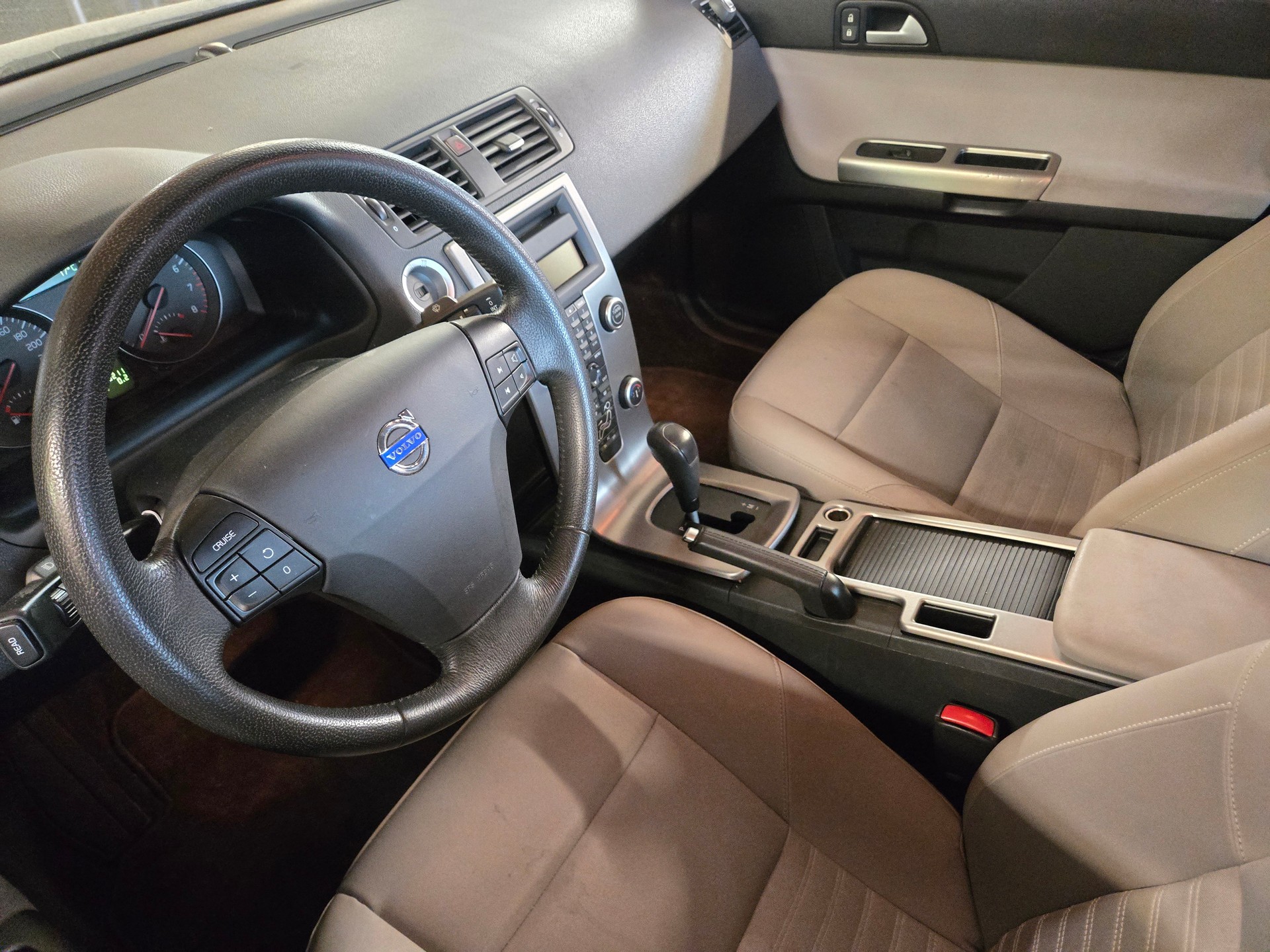 VOLVO S40 2.4 Momentum Geartronic-image-3