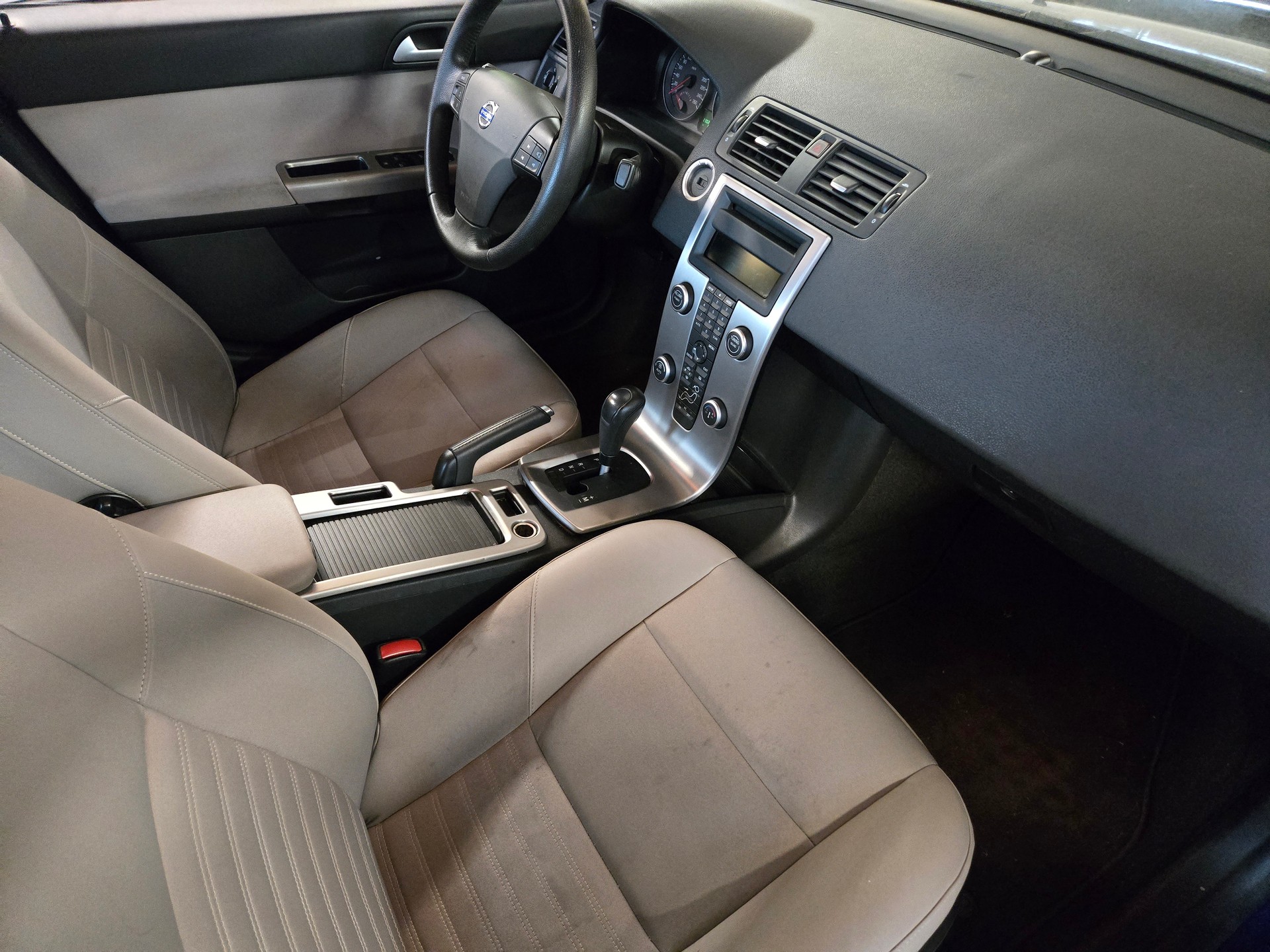 VOLVO S40 2.4 Momentum Geartronic-image-9