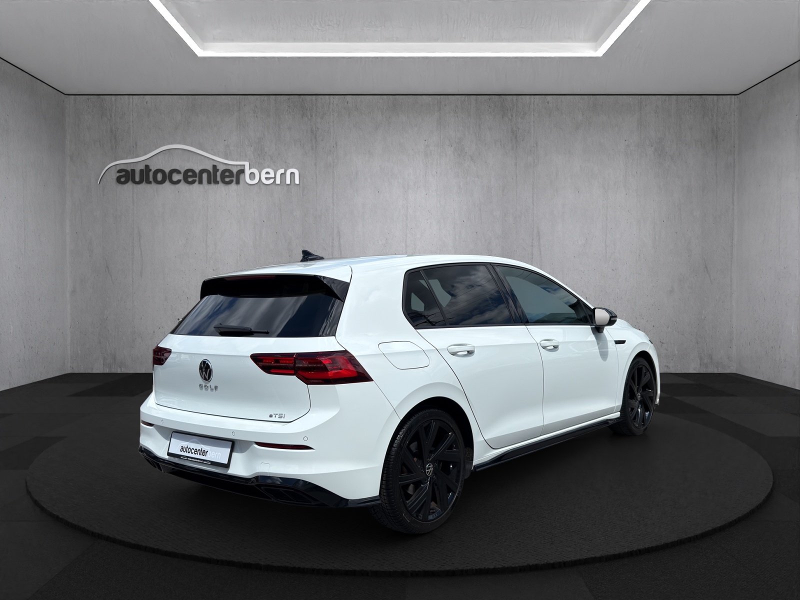 VW Golf 1.5 eTSI mHEV ACT R-Line DSG-image-6