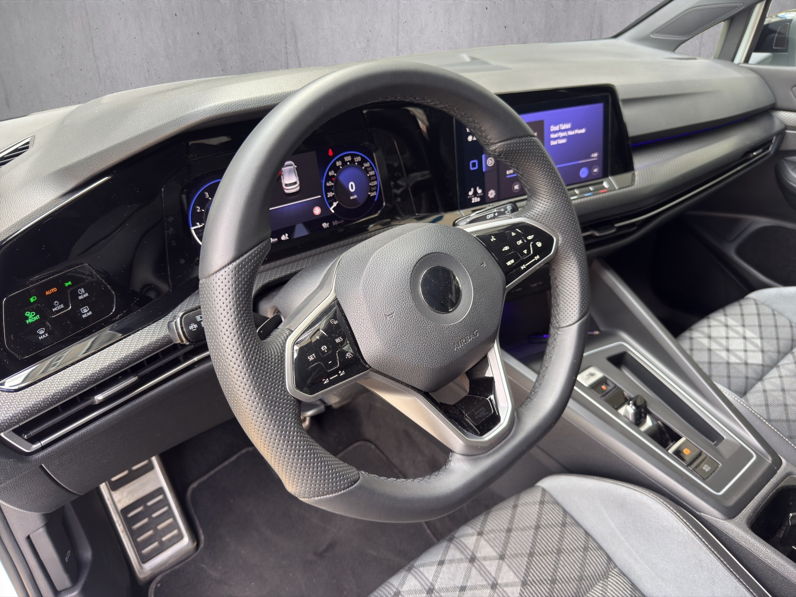 VW Golf 1.5 eTSI mHEV ACT R-Line DSG-image-10