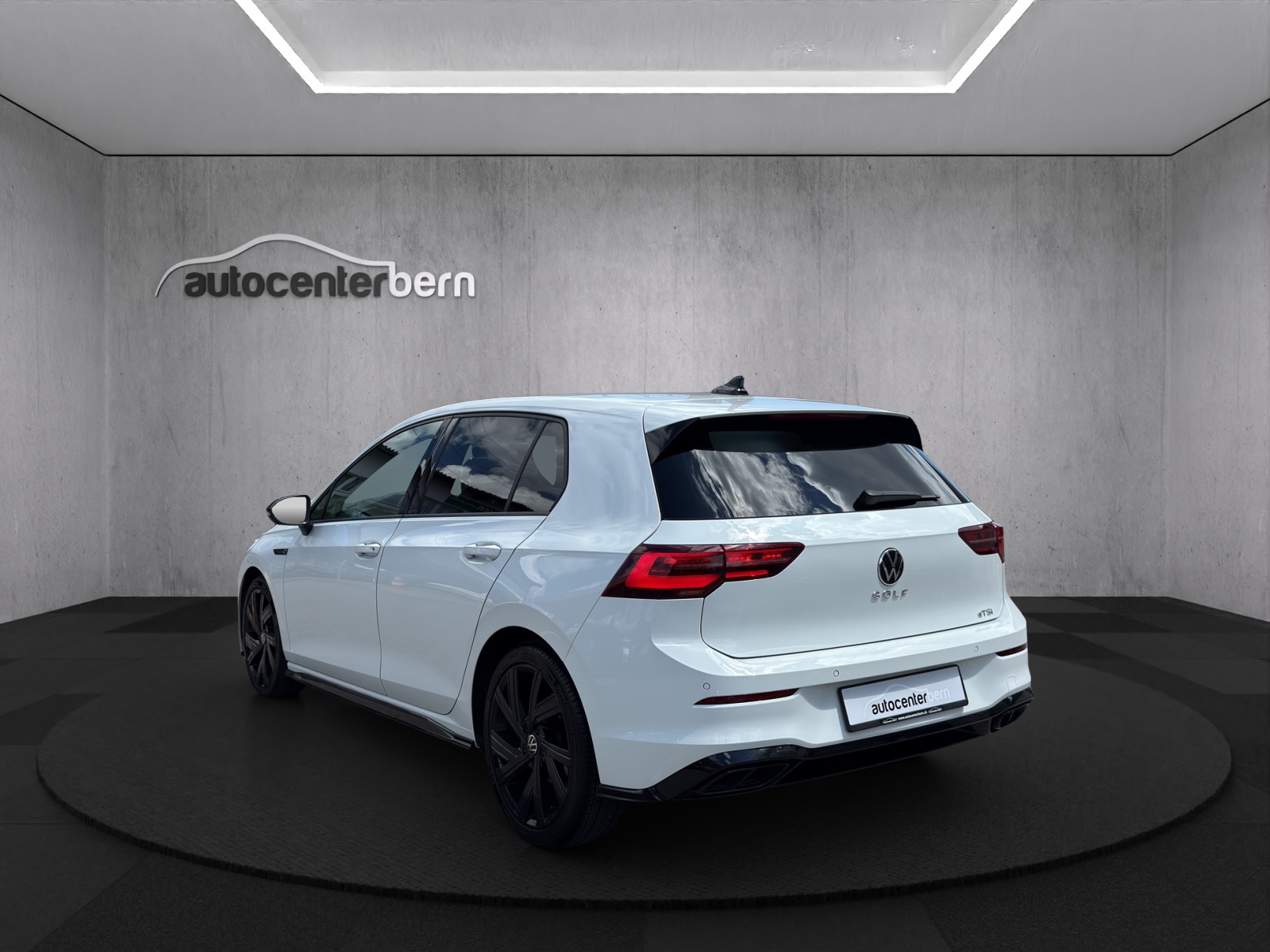 VW Golf 1.5 eTSI mHEV ACT R-Line DSG-image-4