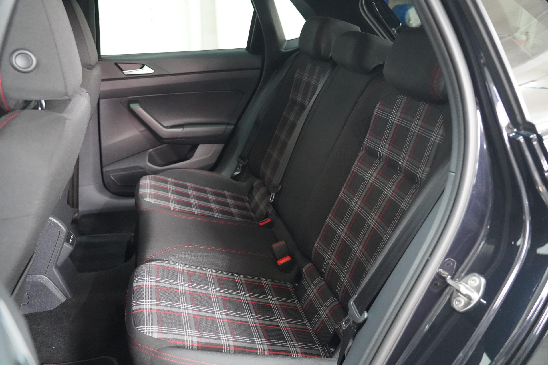 VW Polo 2.0 TSI GTI DSG-image-10