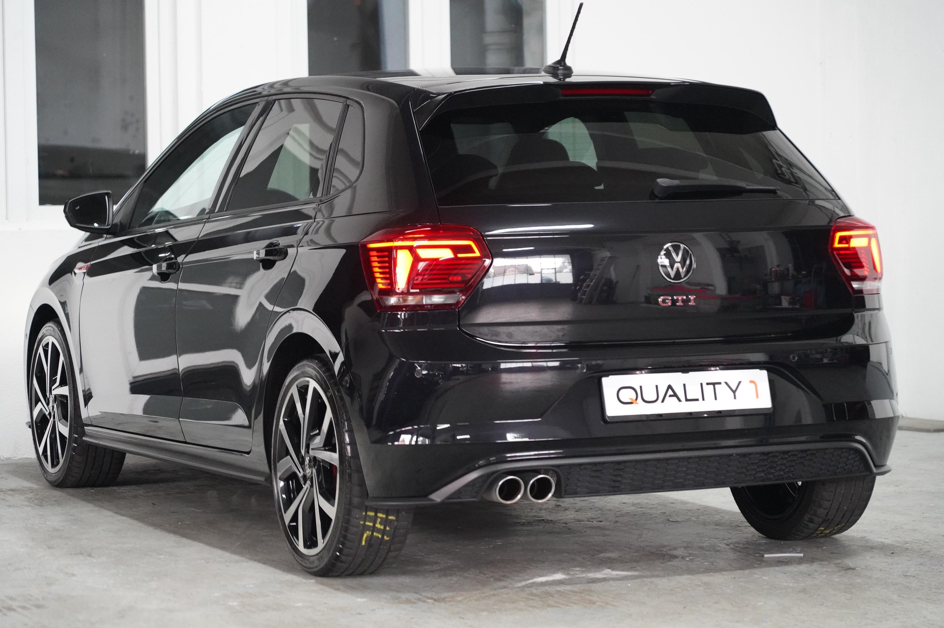 VW Polo 2.0 TSI GTI DSG-image-5