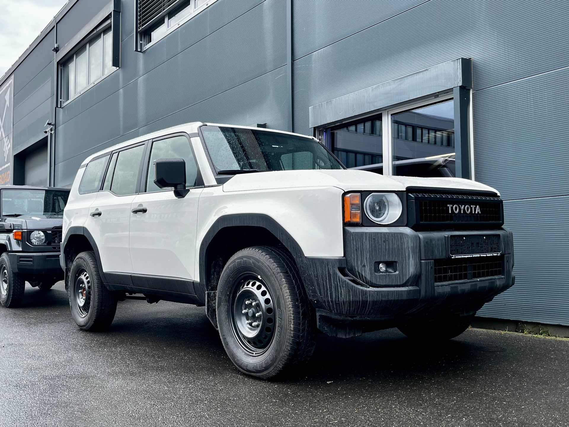 TOYOTA PRADO 250 2.4Turbo BENZIN-image-3