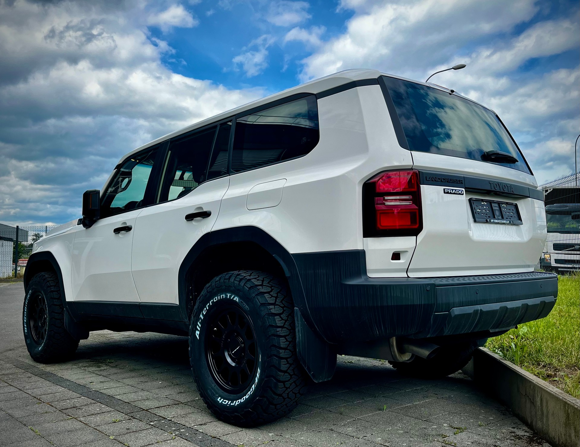 TOYOTA PRADO 250 2.4Turbo BENZIN-image-1